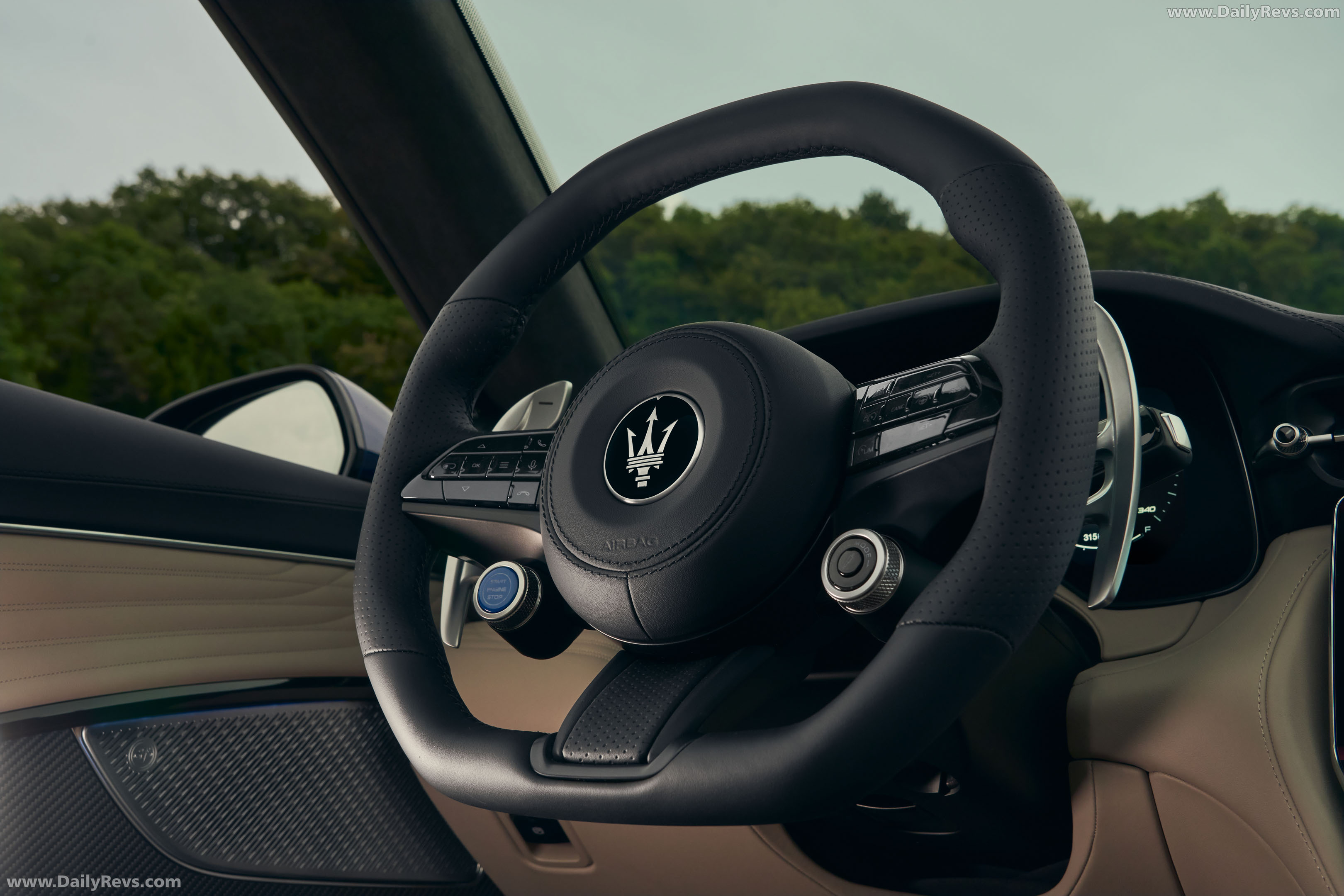 2027 Maserati GranCabrio 490 V Interior