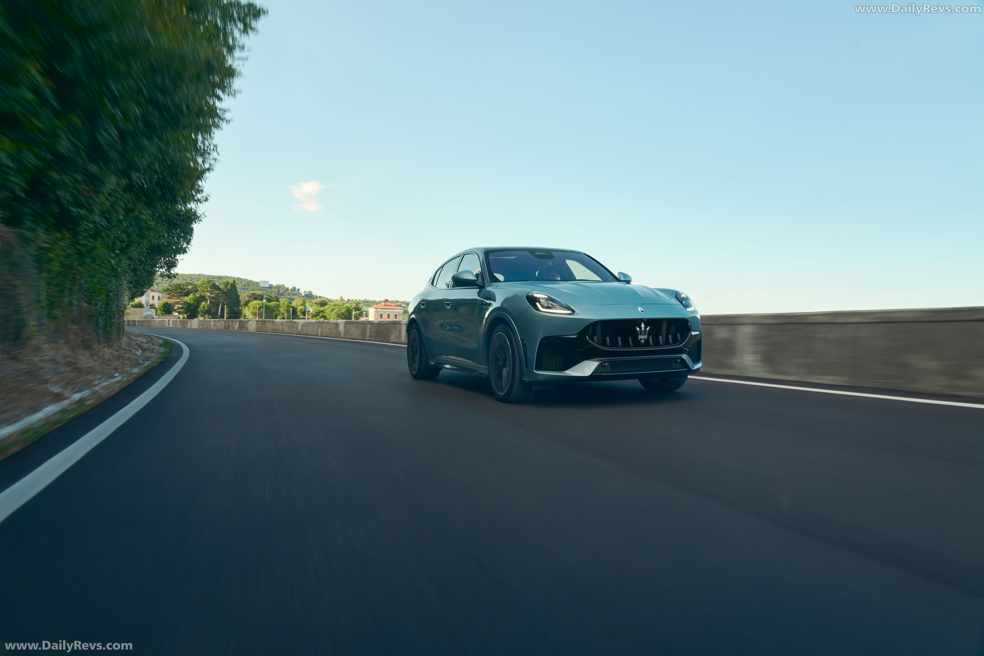 2027 Maserati Grecale Trofeo V6 Grigio Lamiera Front View