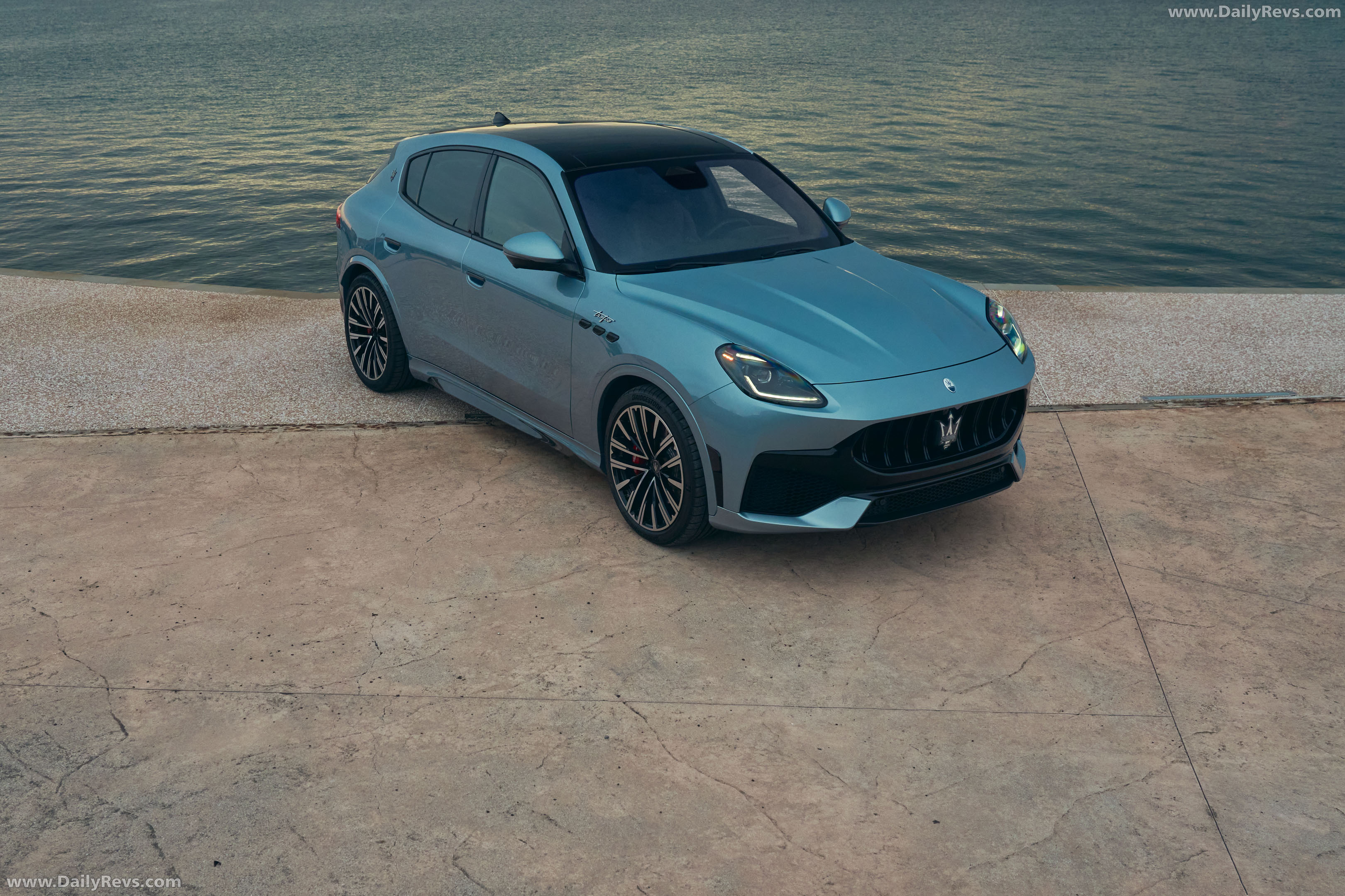 2027 Maserati Grecale Trofeo V6 Grigio Lamiera Top View