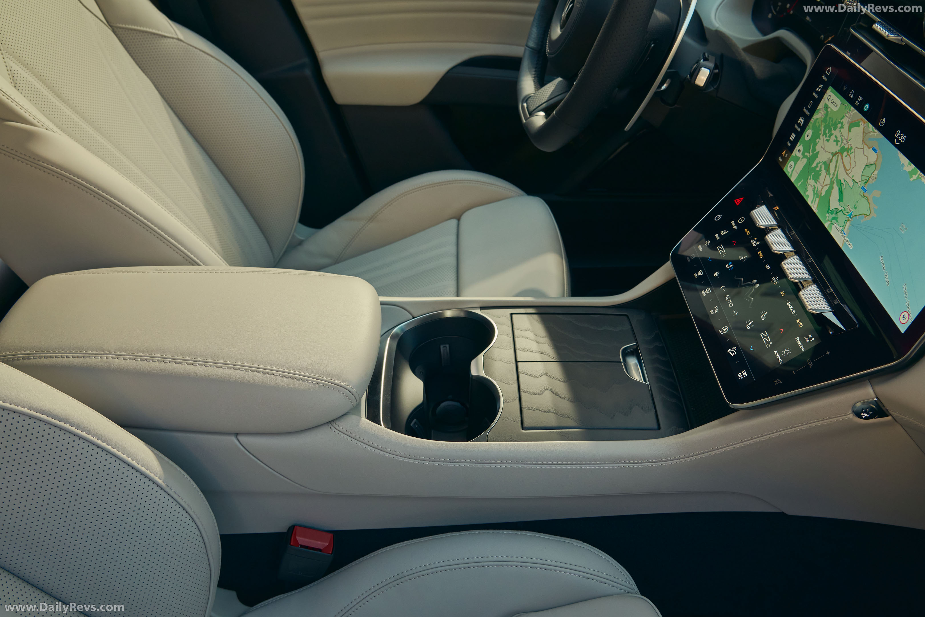 2027 Maserati Grecale Modena V6 Interior