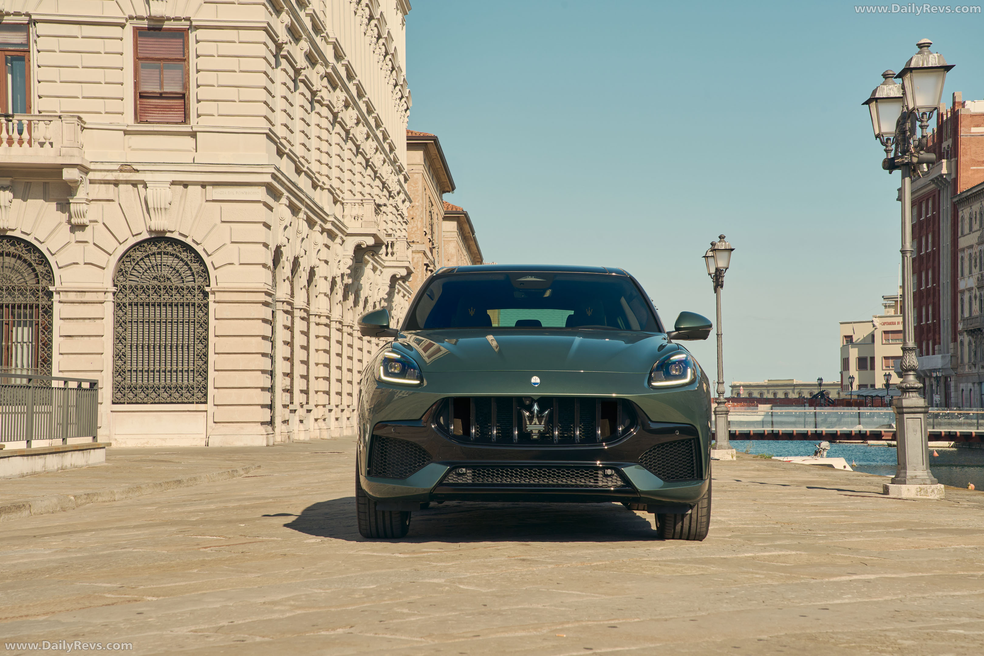 2027 Maserati Grecale Modena V6 Verde Royale Front View