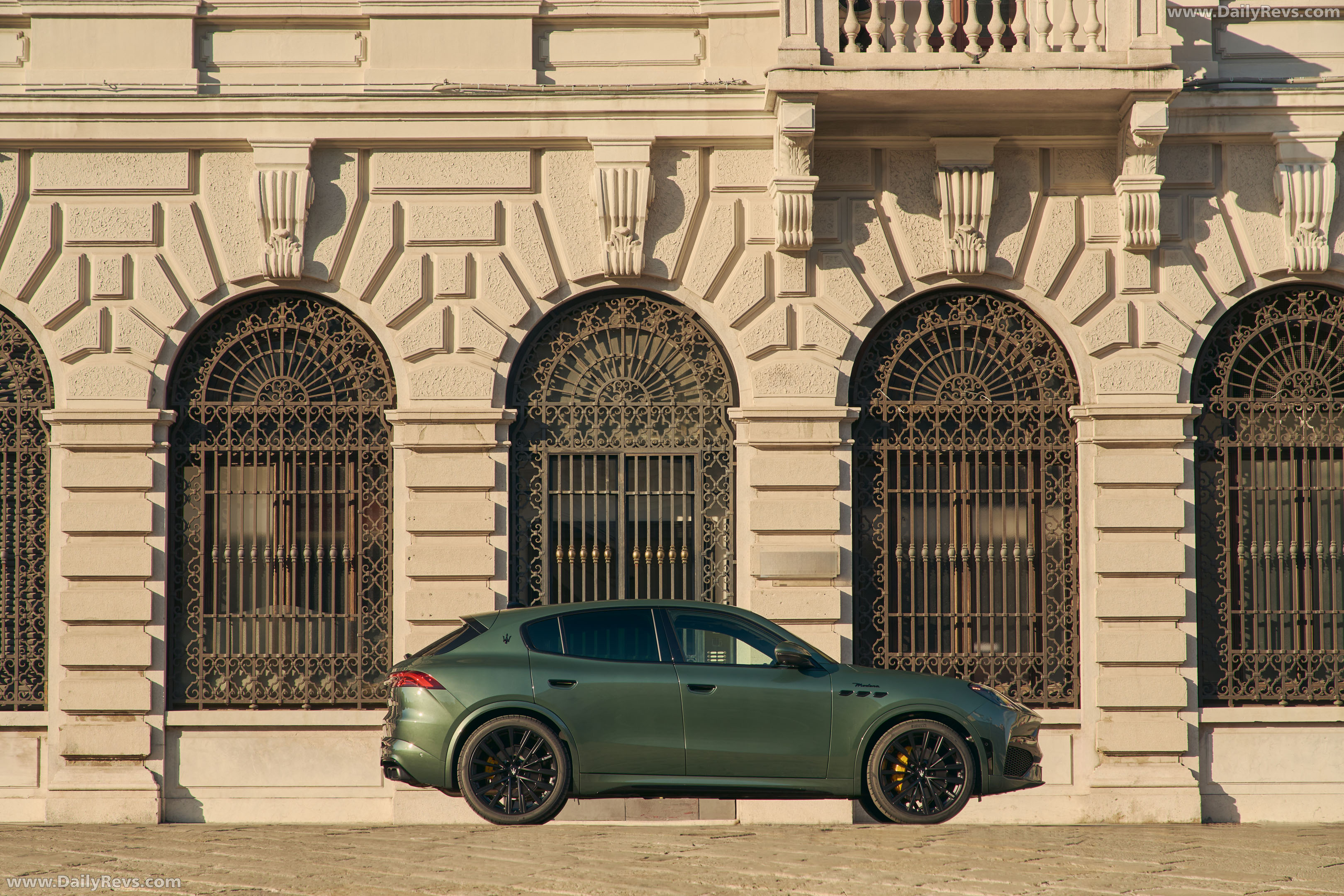 2027 Maserati Grecale Modena V6 Verde Royale Side View