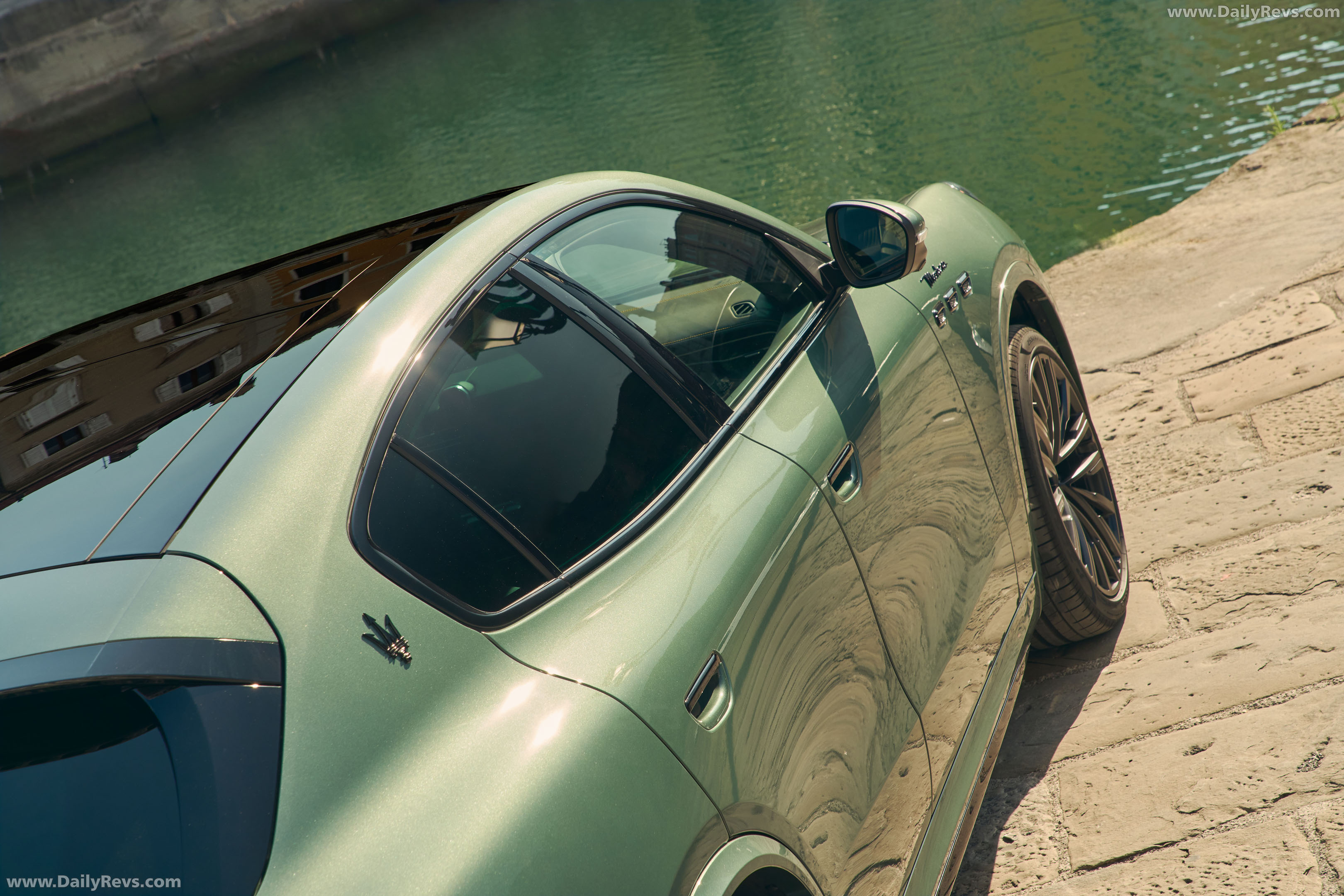 2027 Maserati Grecale Modena V6 Verde Royale Exterior