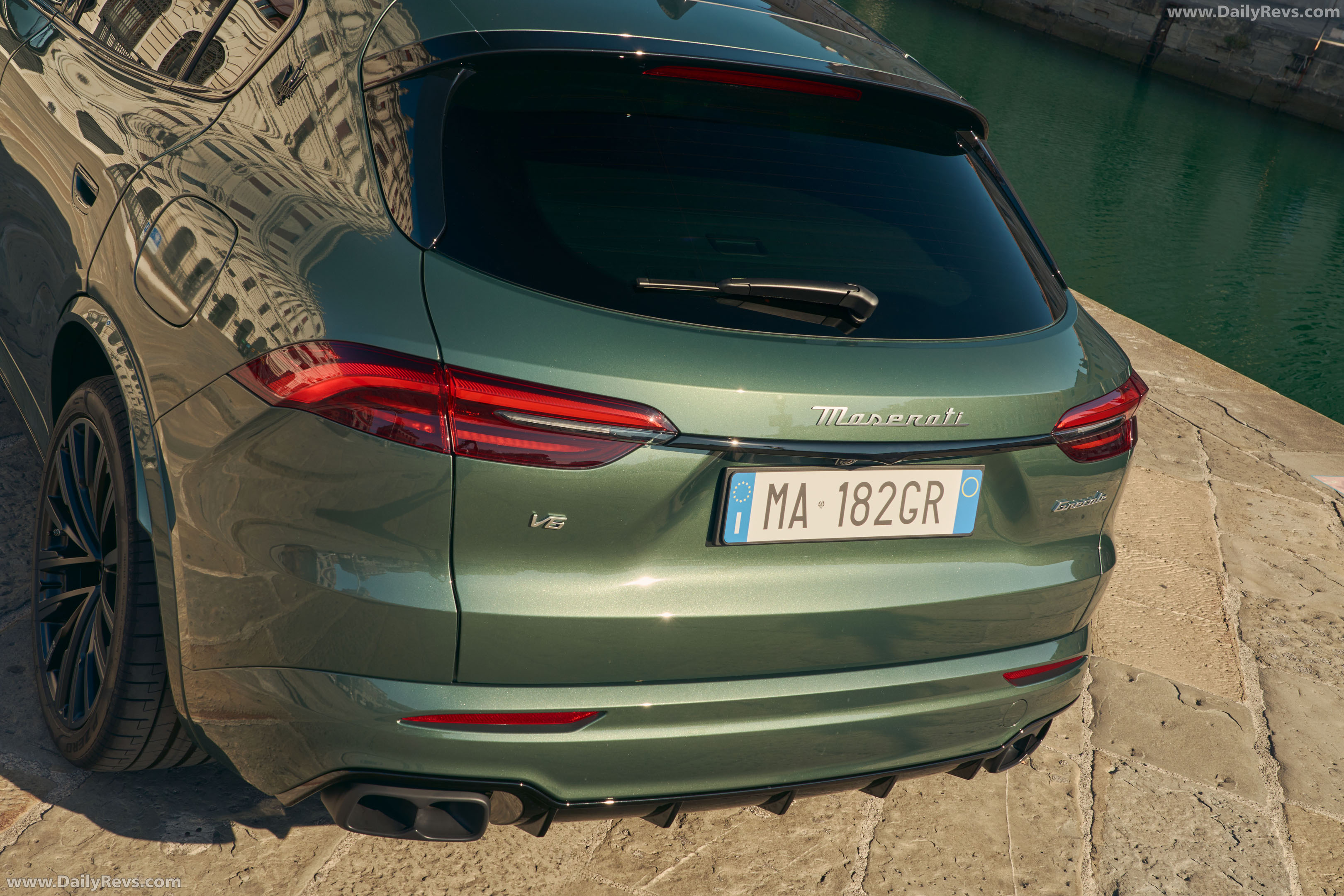 2027 Maserati Grecale Modena V6 Verde Royale Exterior