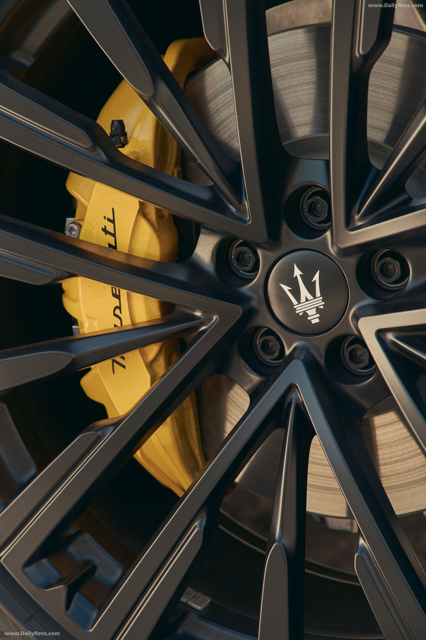 2027 Maserati Grecale Modena V6 Verde Royale Exterior