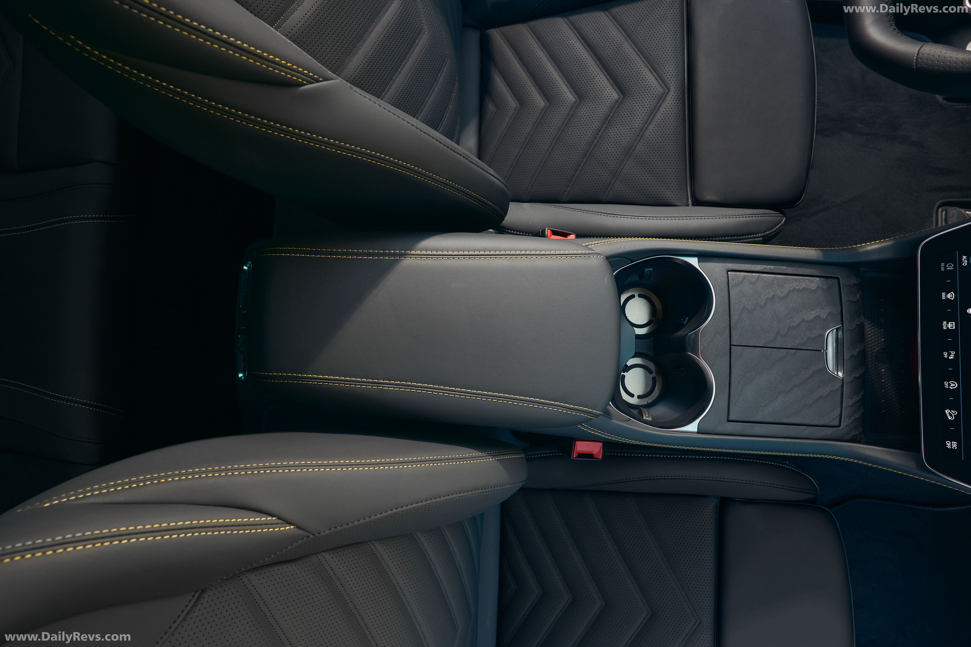 2027 Maserati Grecale Modena V6 Verde Royale Interior
