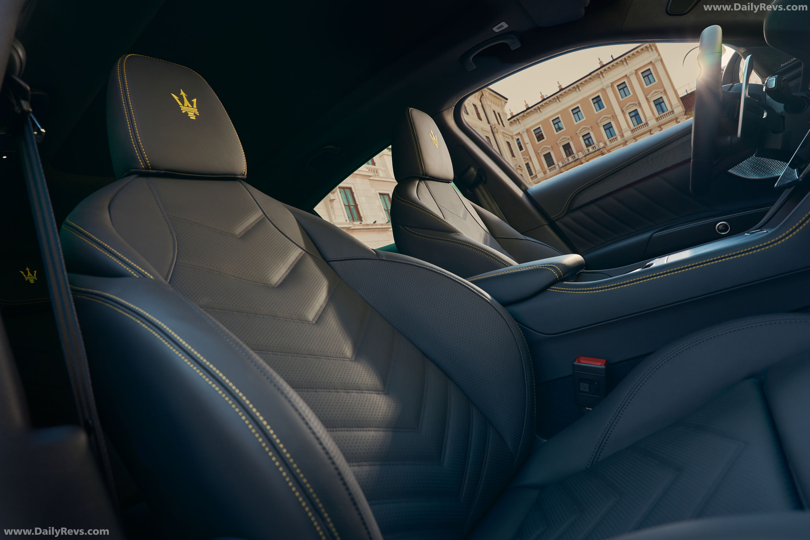 2027 Maserati Grecale Modena V6 Verde Royale Interior