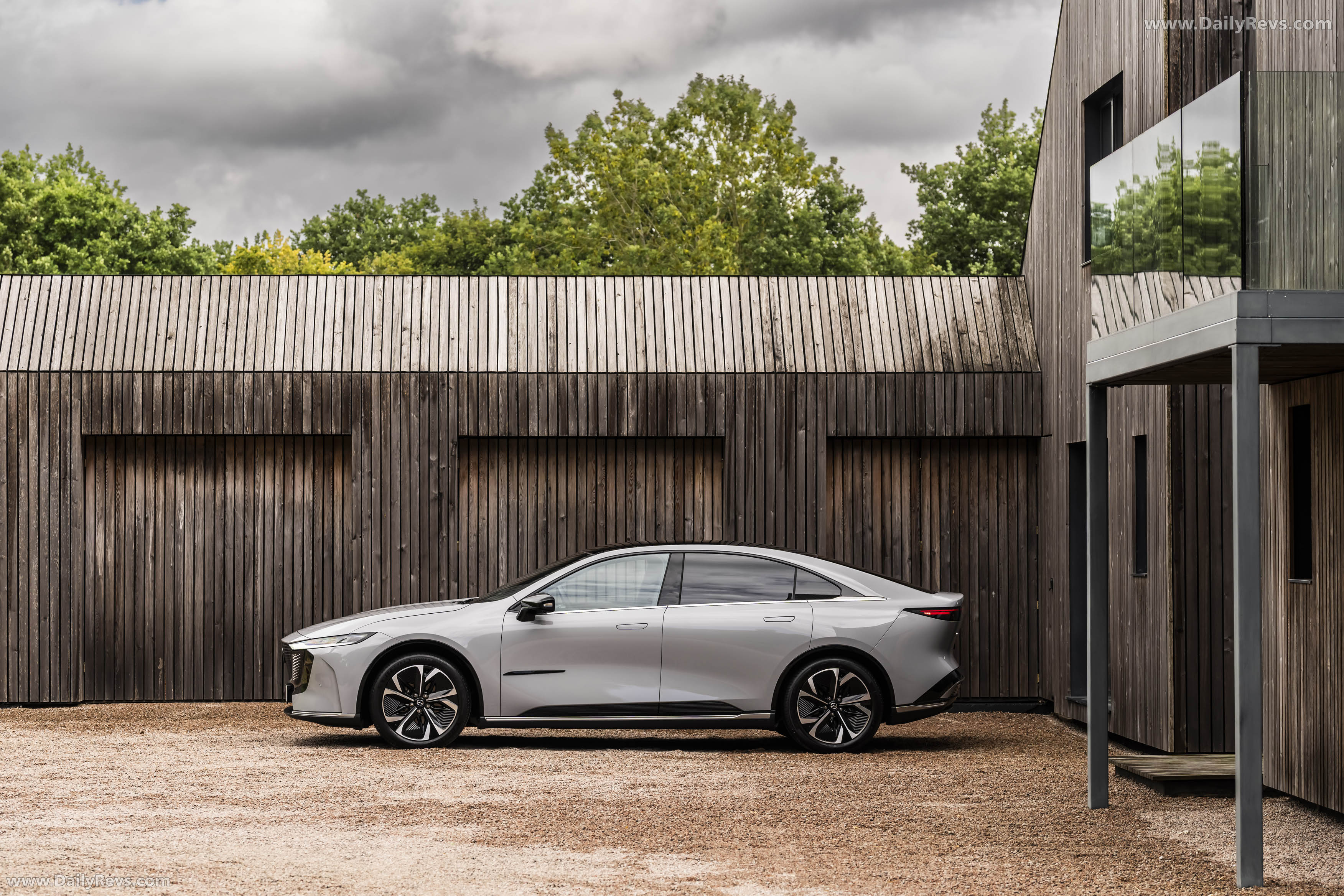 2025 Mazda 6e Takumi Side View