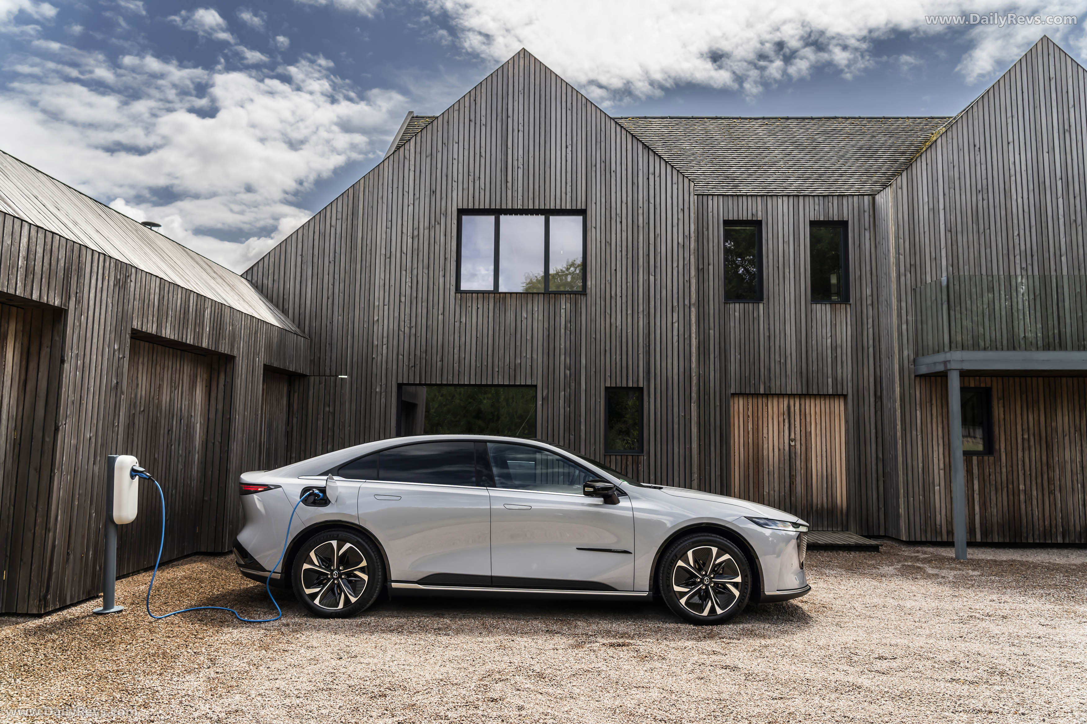 2025 Mazda 6e Takumi Side View