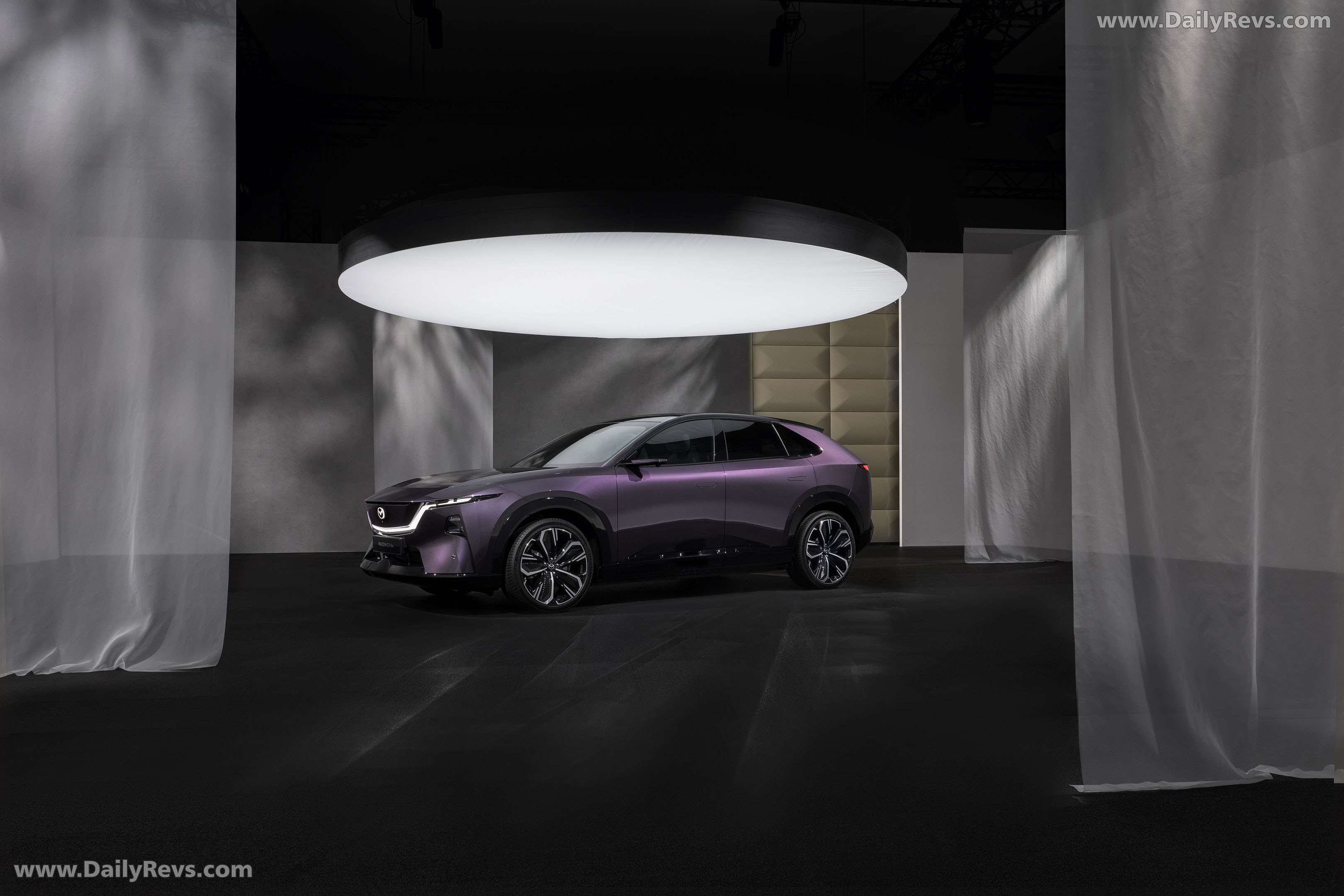 2027 Mazda CX-6e Front View