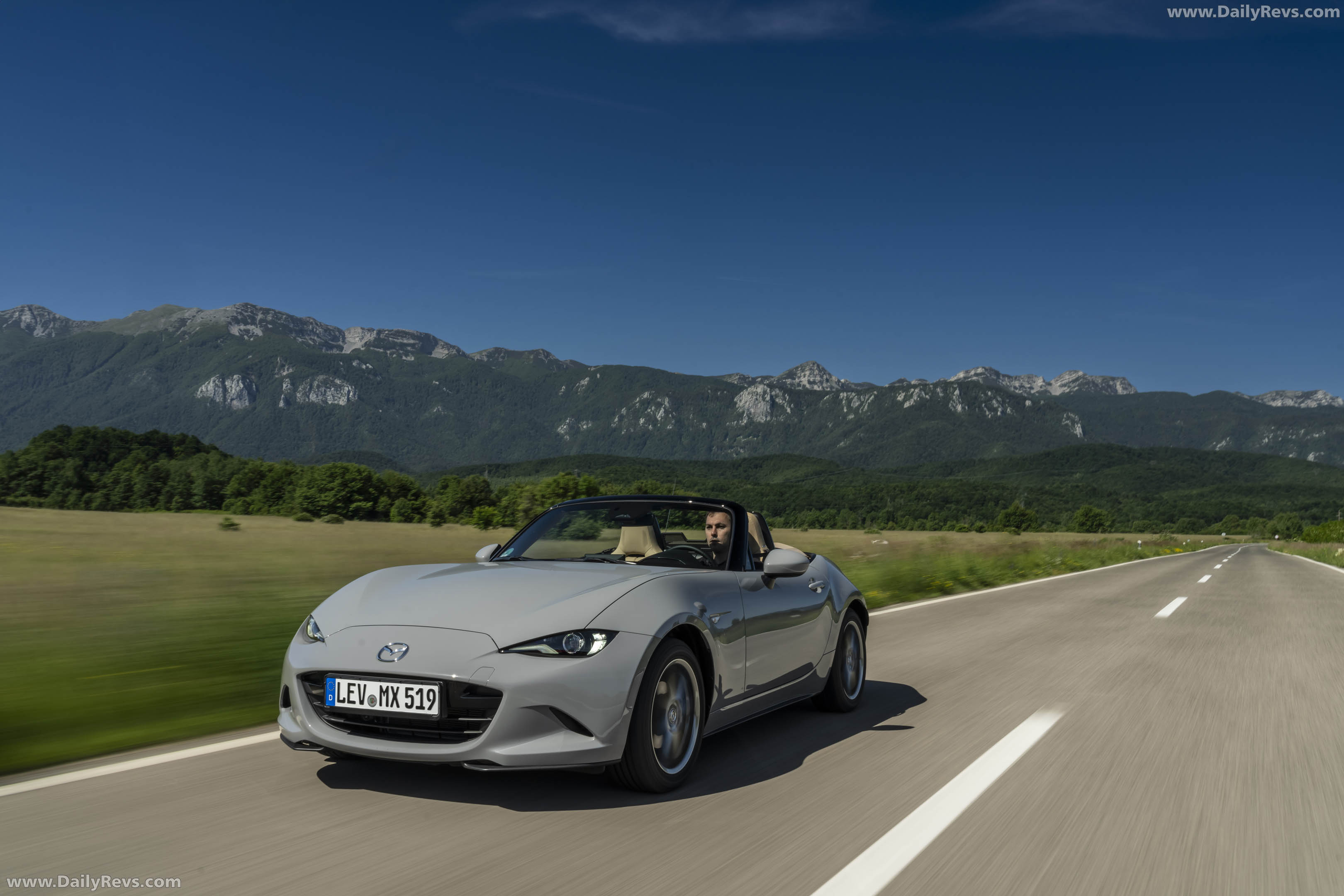 2027 Mazda MX-5 Kazari Front View
