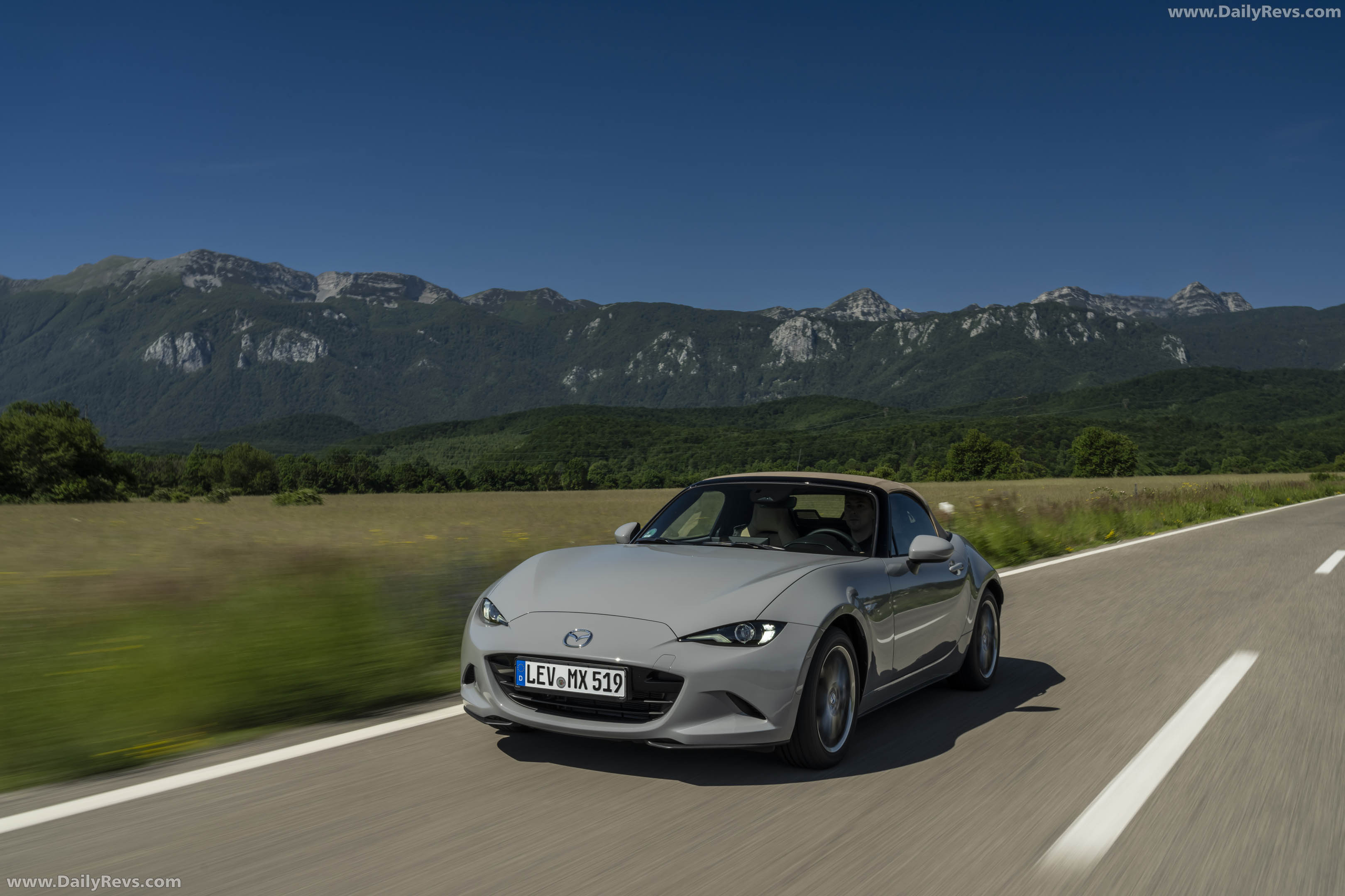 2027 Mazda MX-5 Kazari Front View