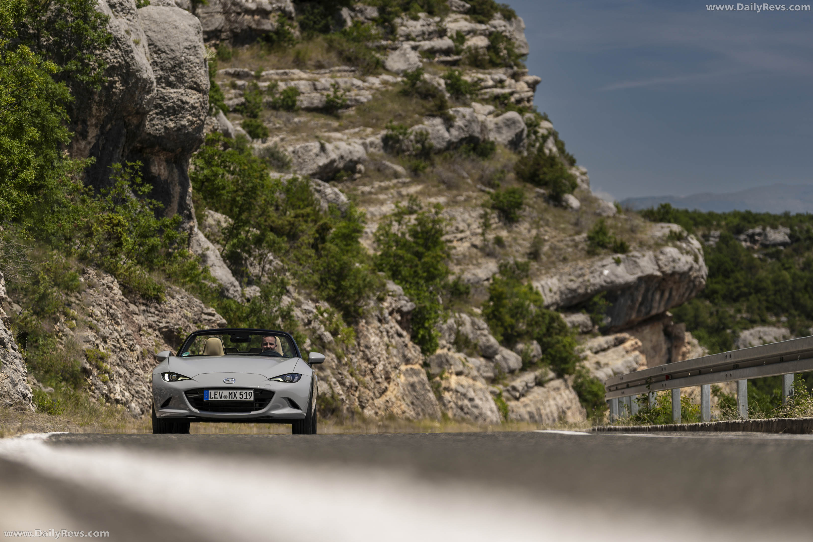 2027 Mazda MX-5 Kazari Front View