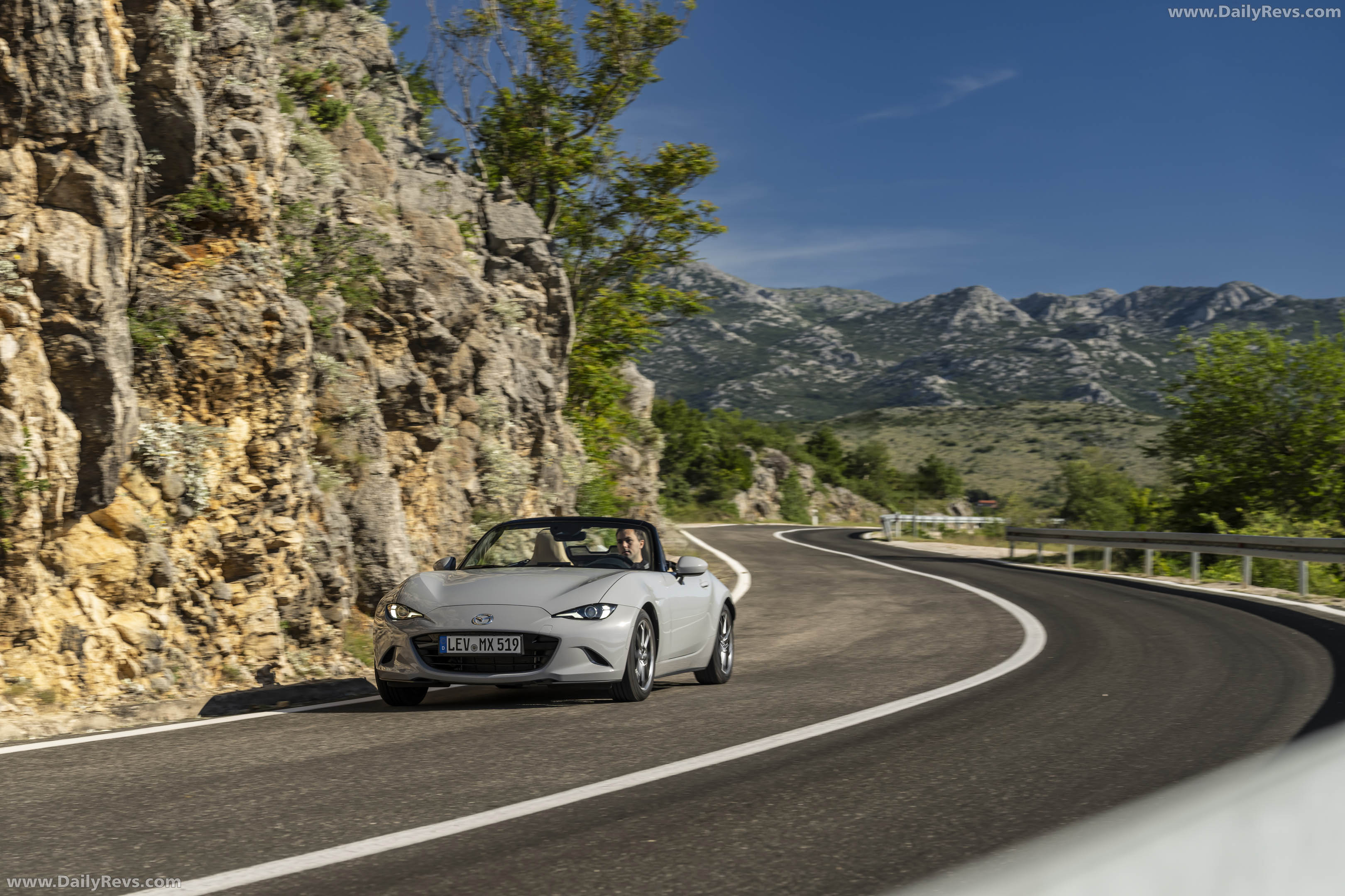 2027 Mazda MX-5 Kazari Front View