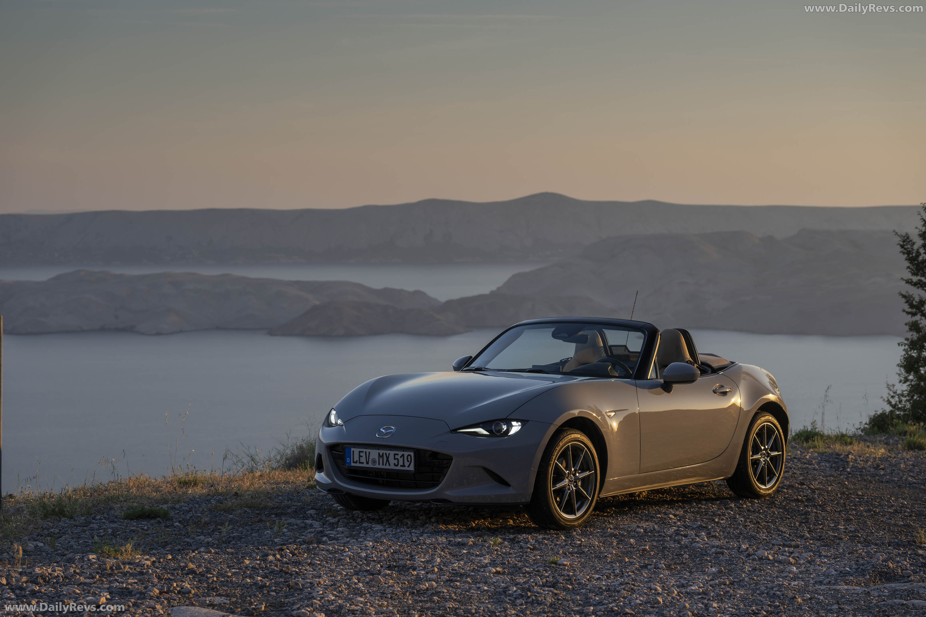 2027 Mazda MX-5 Kazari Front View