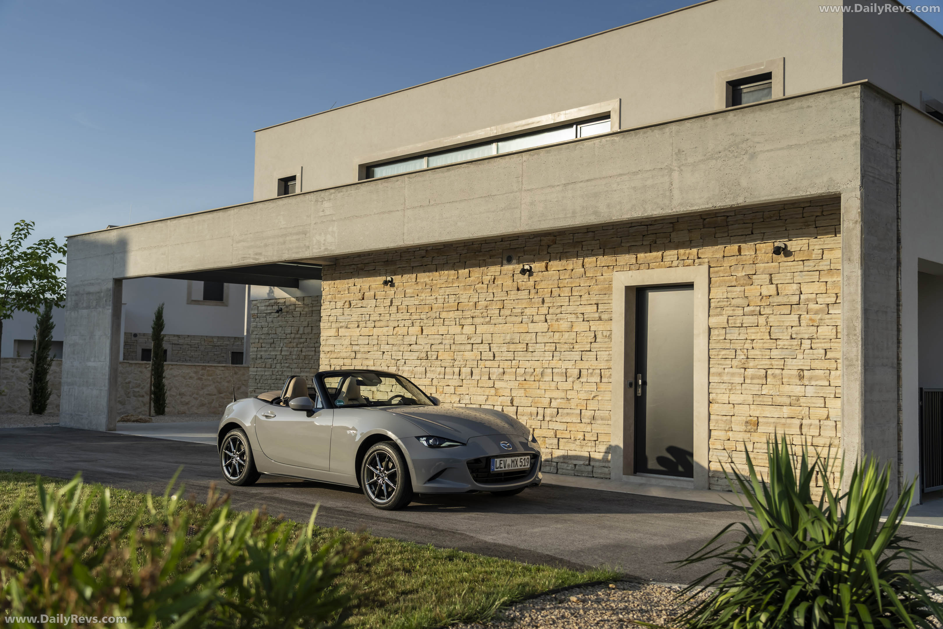 2027 Mazda MX-5 Kazari Front View