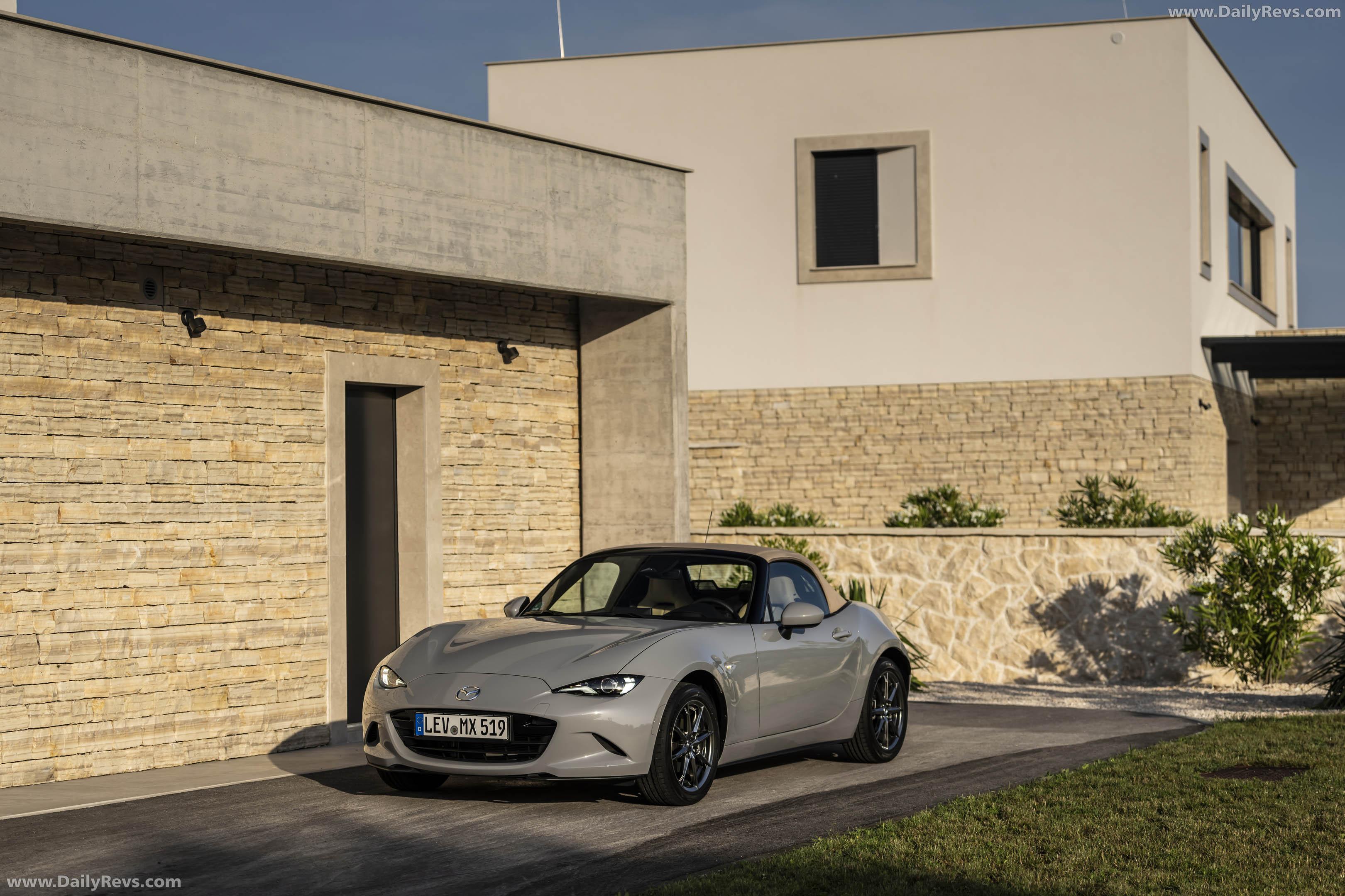 2027 Mazda MX-5 Kazari Front View