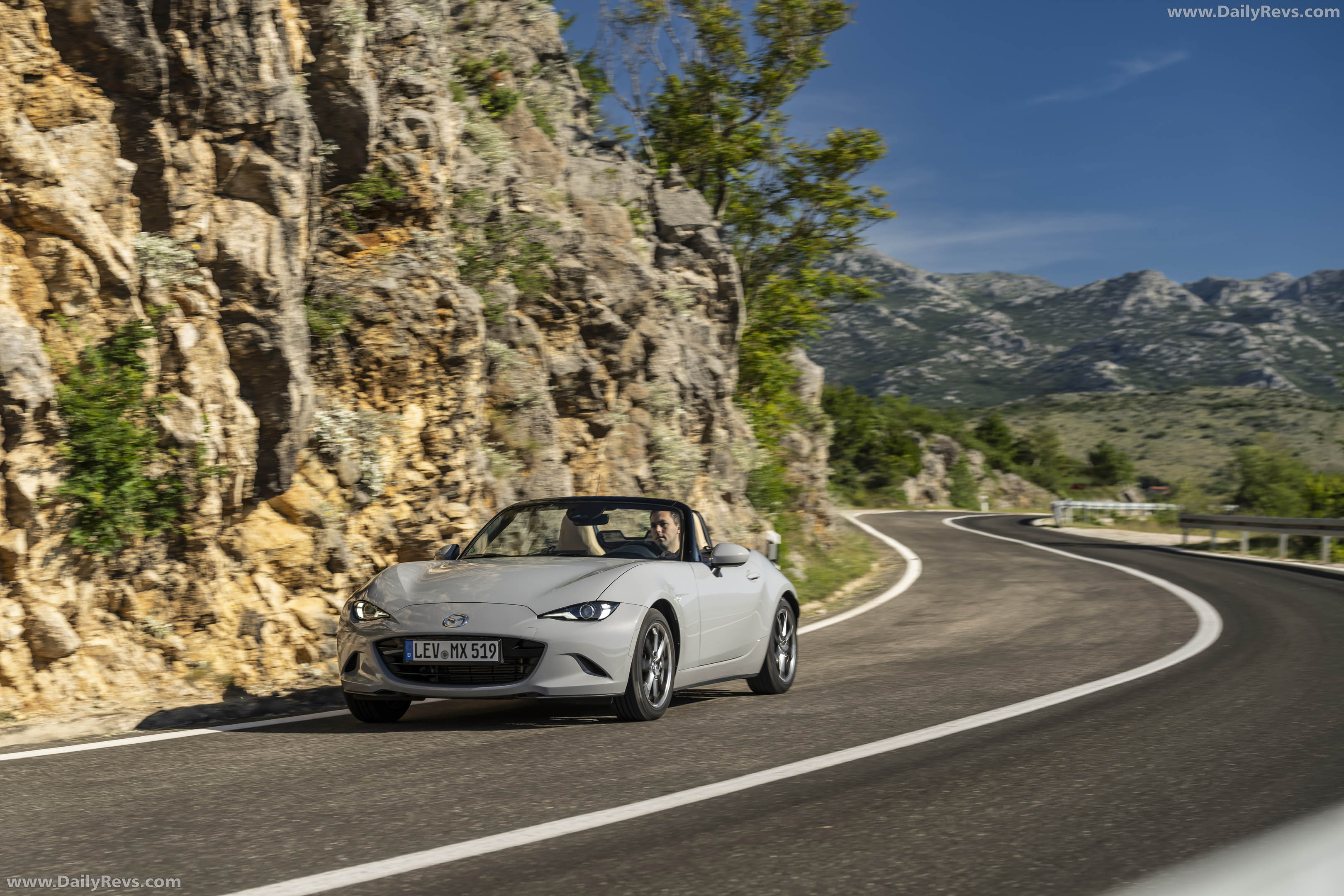 2027 Mazda MX-5 Kazari Front View