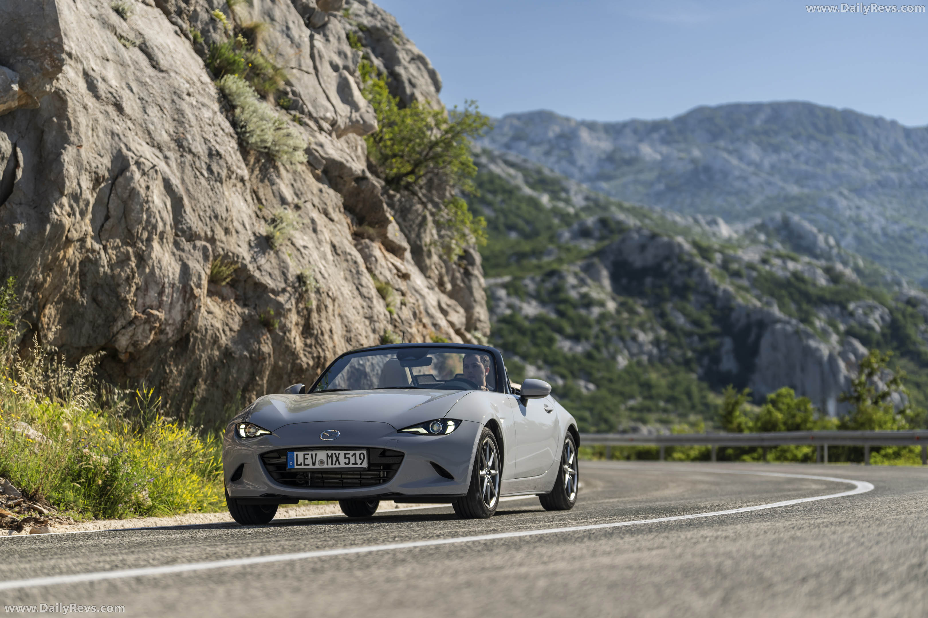 2027 Mazda MX-5 Kazari Front View