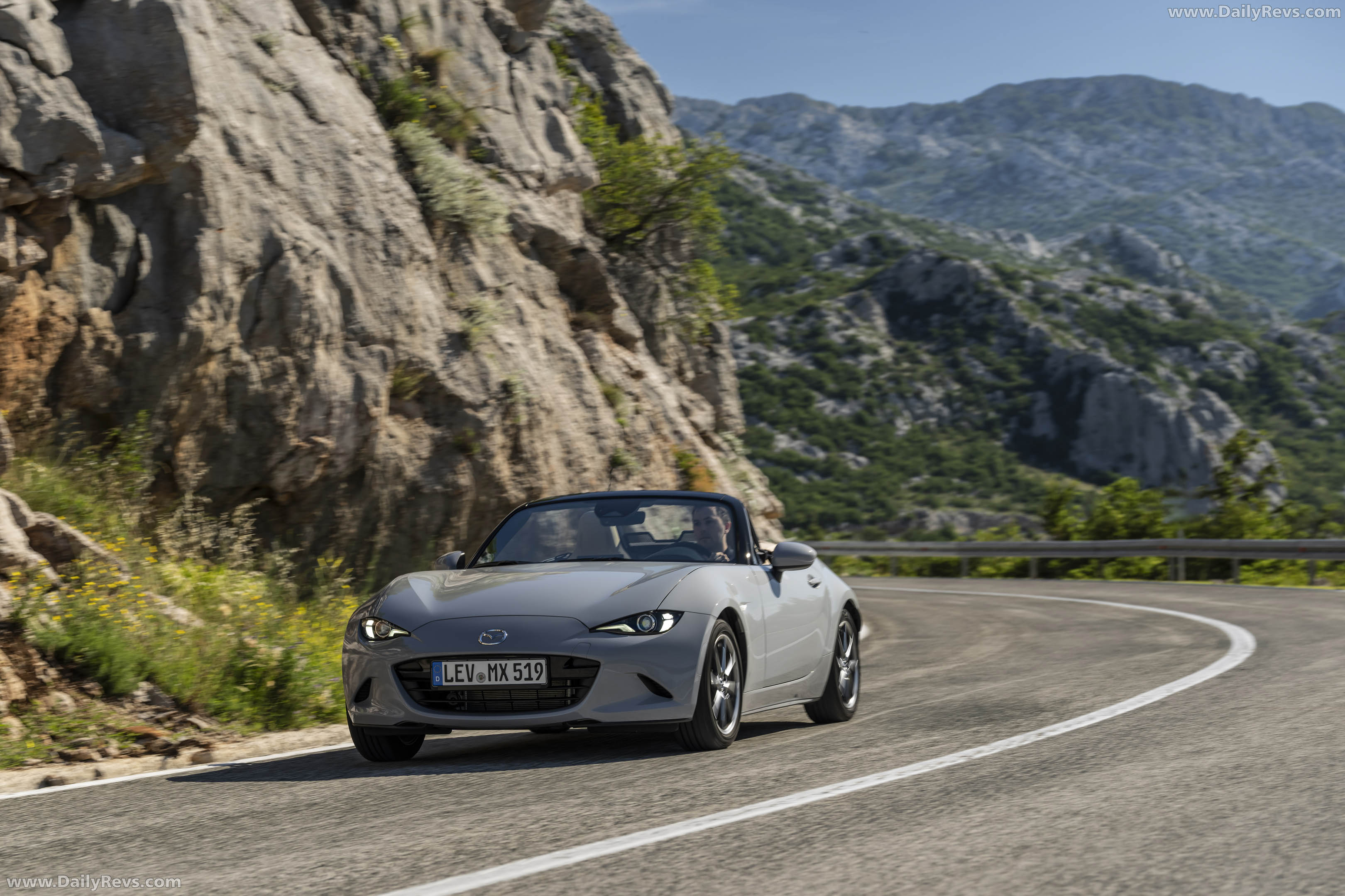 2027 Mazda MX-5 Kazari Front View