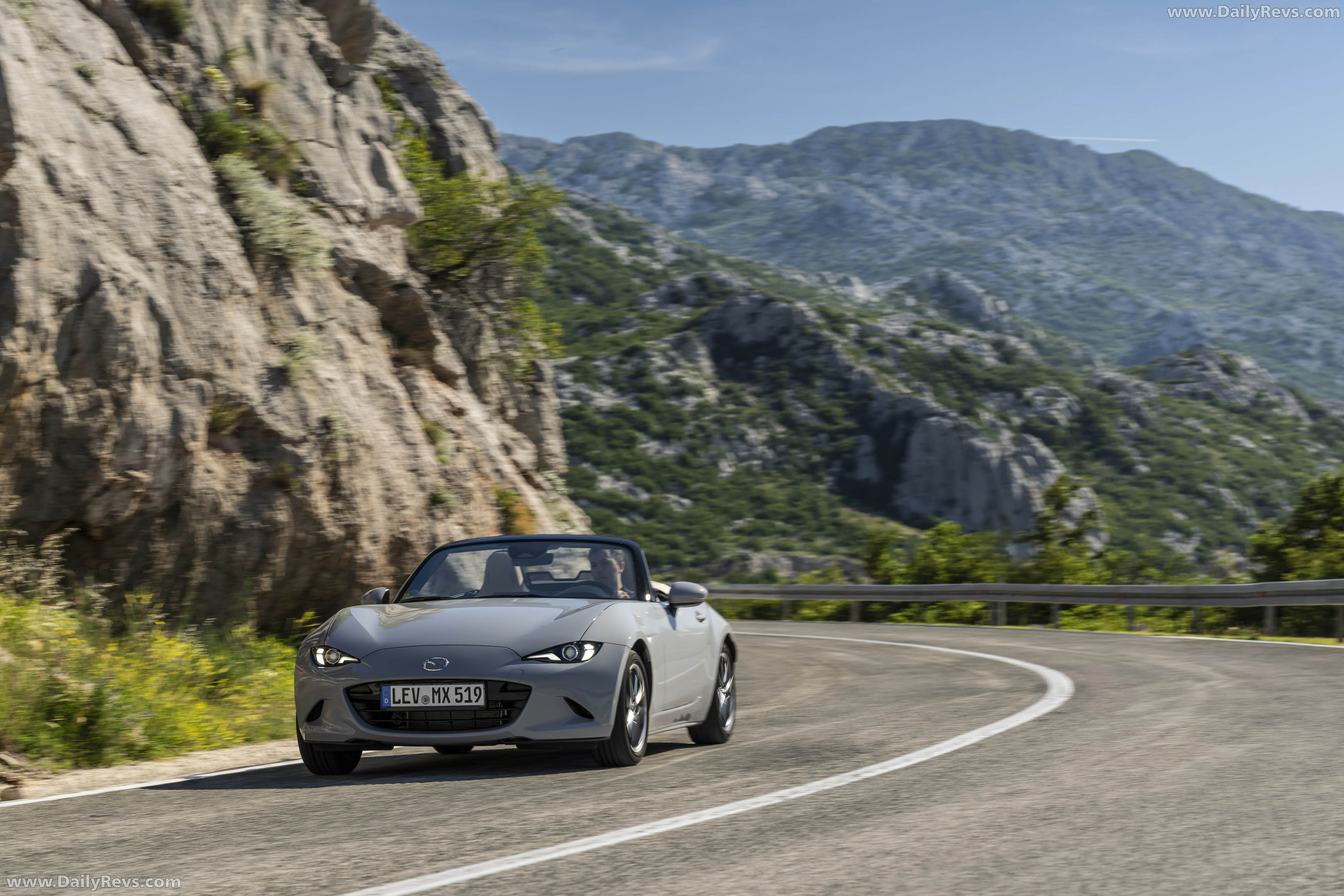 2027 Mazda MX-5 Kazari Front View