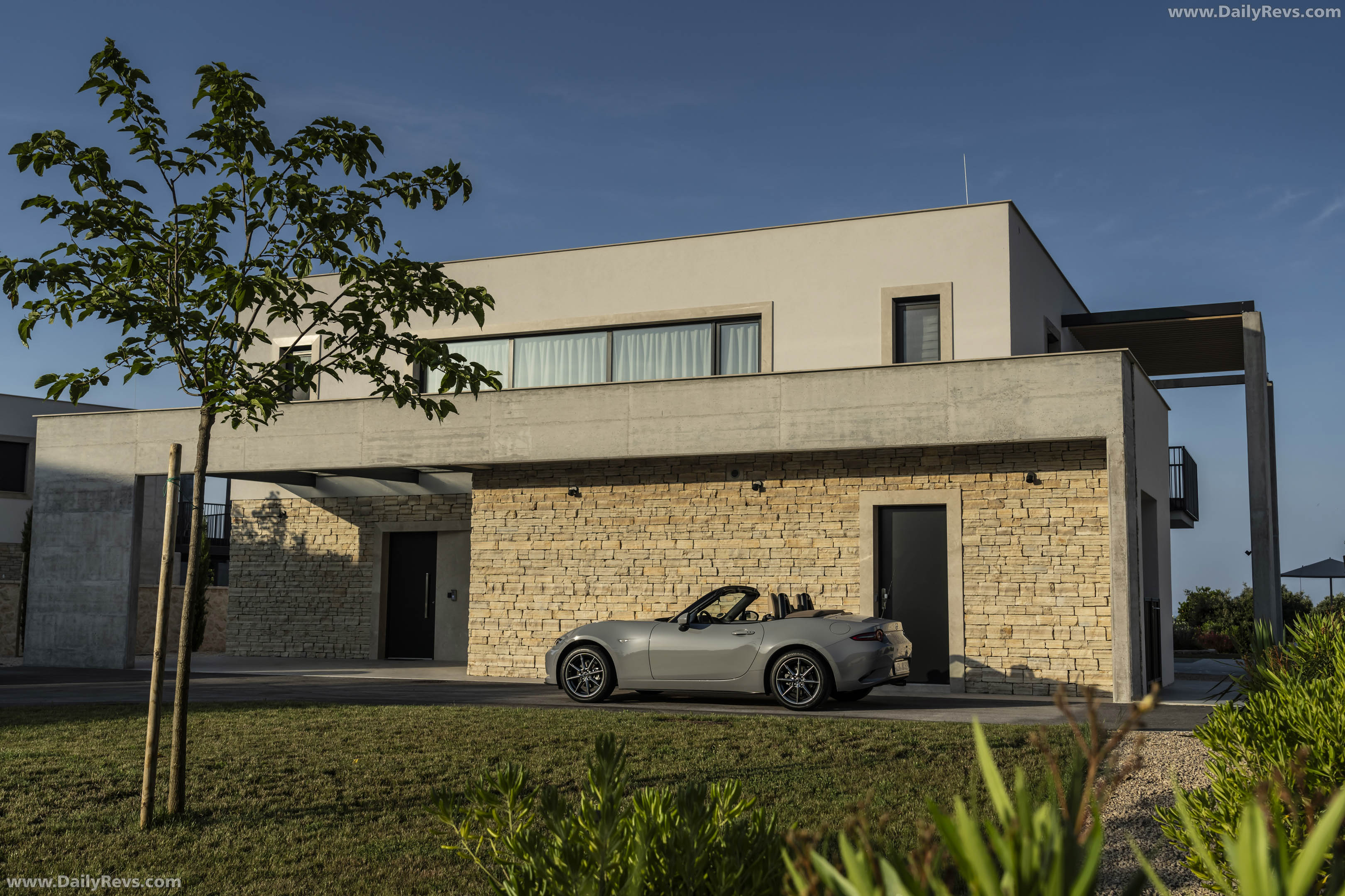 2027 Mazda MX-5 Kazari Side View