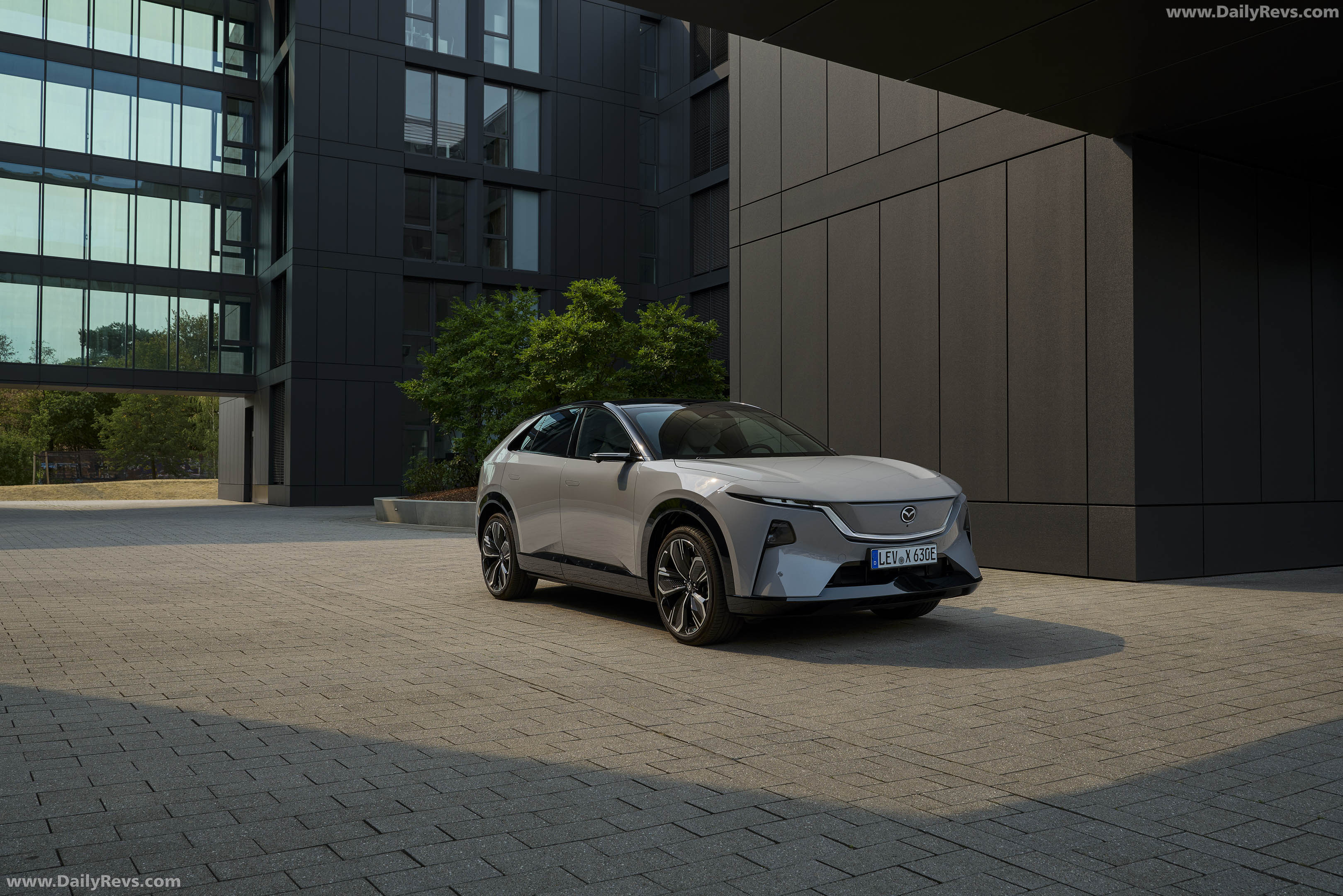 2027 Mazda CX-6e Aero Grey Front View