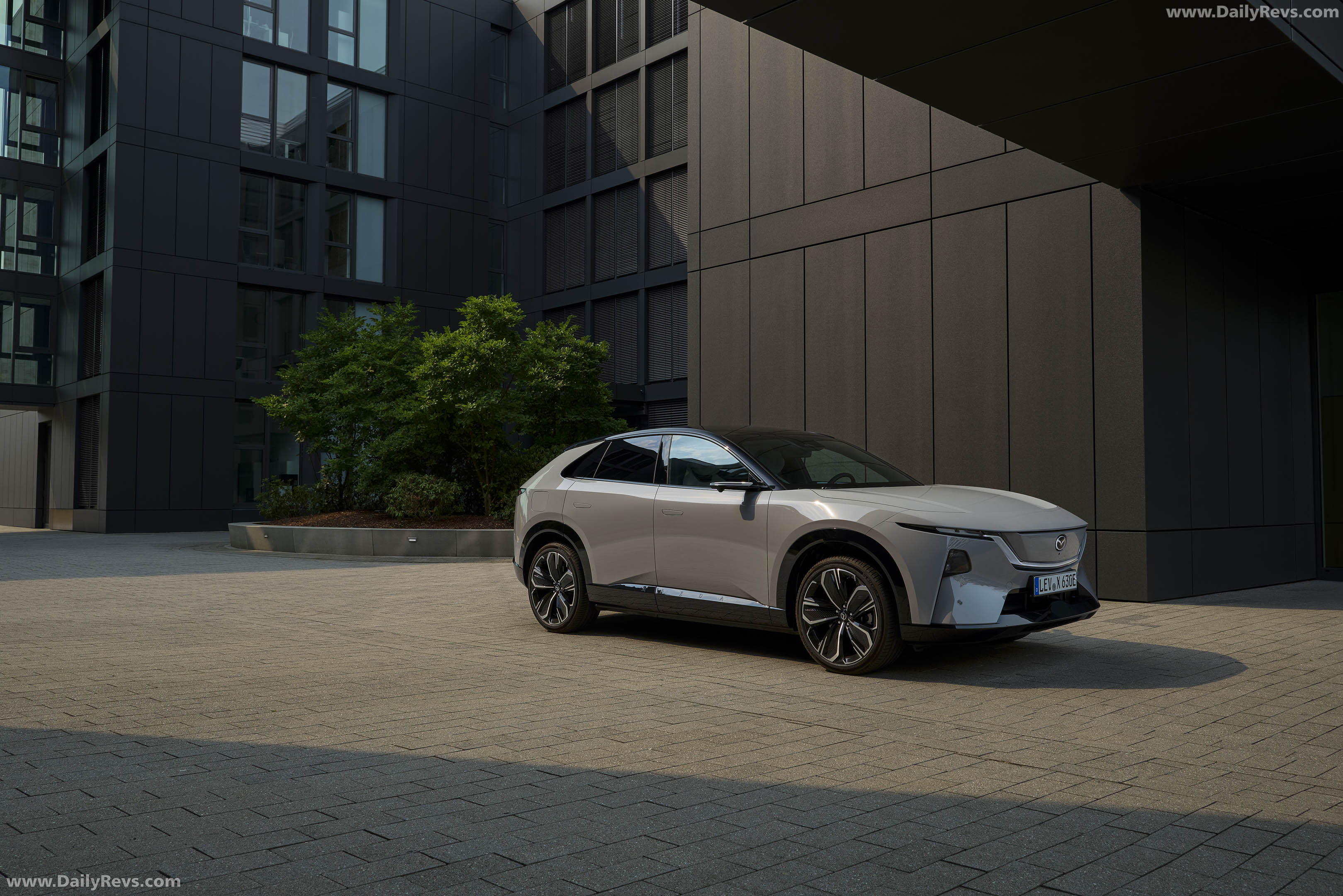 2027 Mazda CX-6e Aero Grey Front View