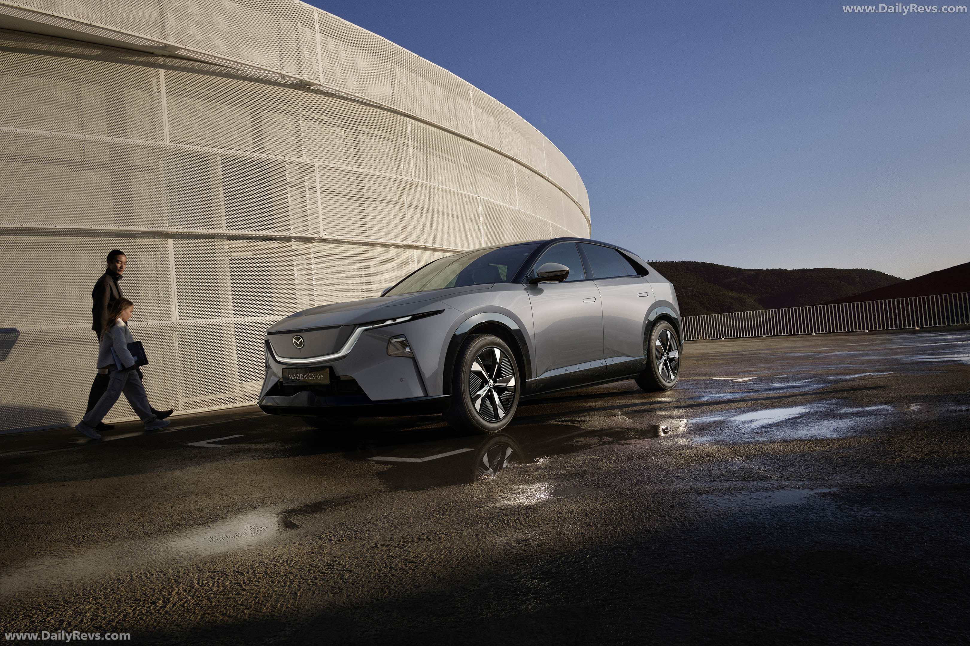2027 Mazda CX-6e Aero Grey Front View