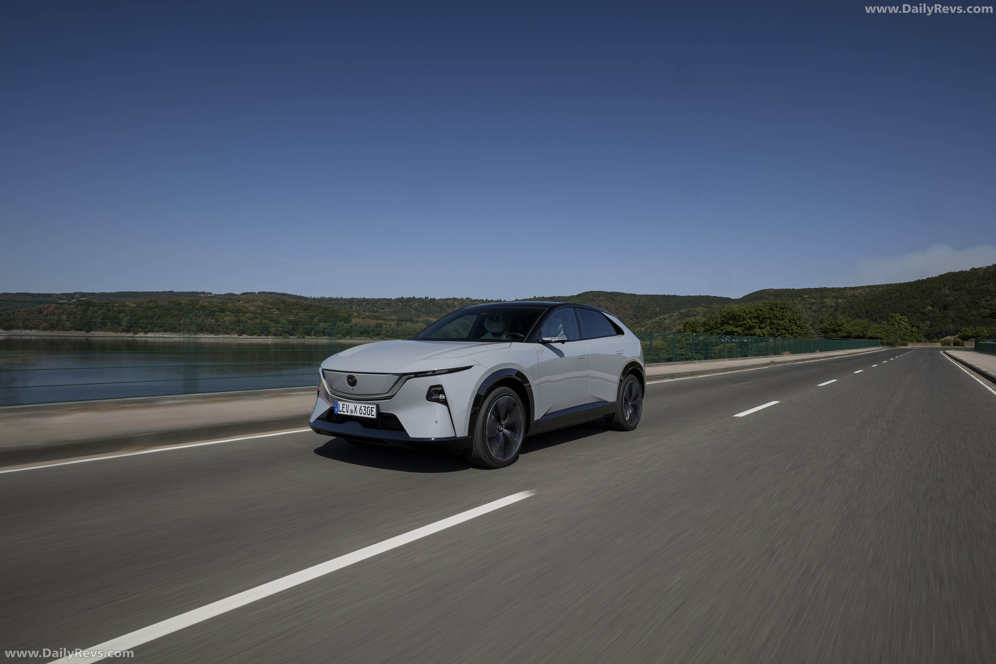 2027 Mazda CX-6e Aero Grey Front View