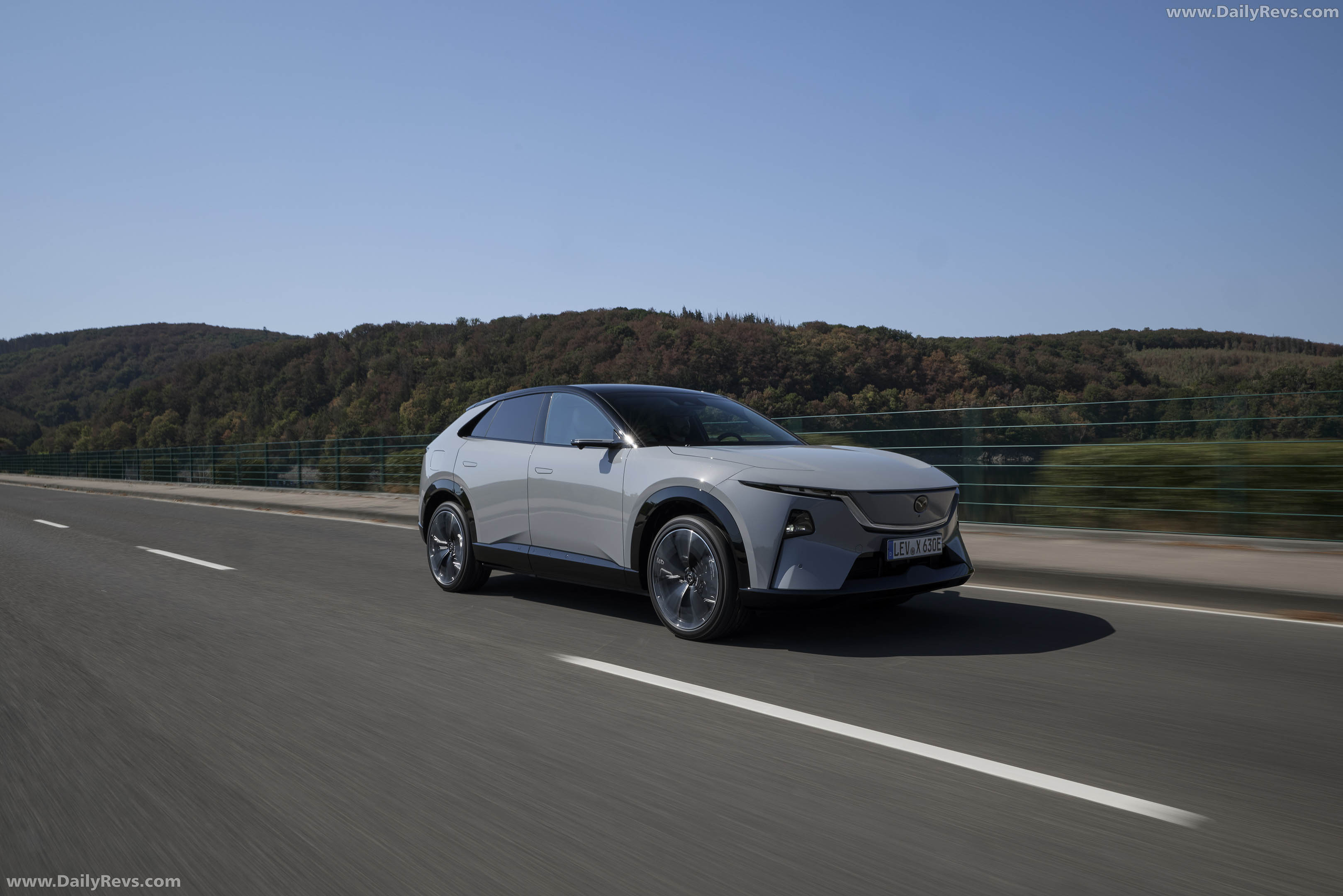 2027 Mazda CX-6e Aero Grey Front View