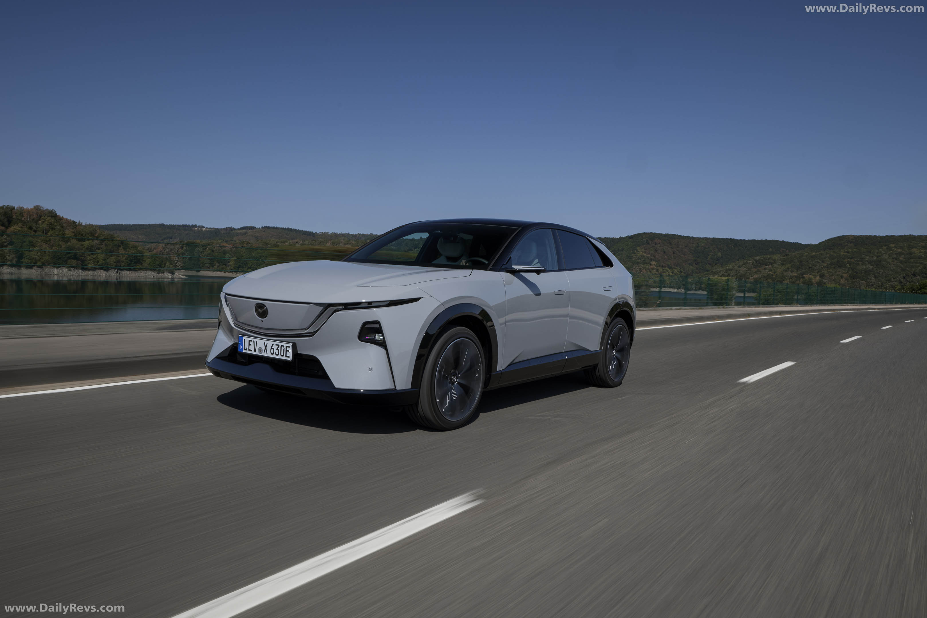 2027 Mazda CX-6e Aero Grey Front View