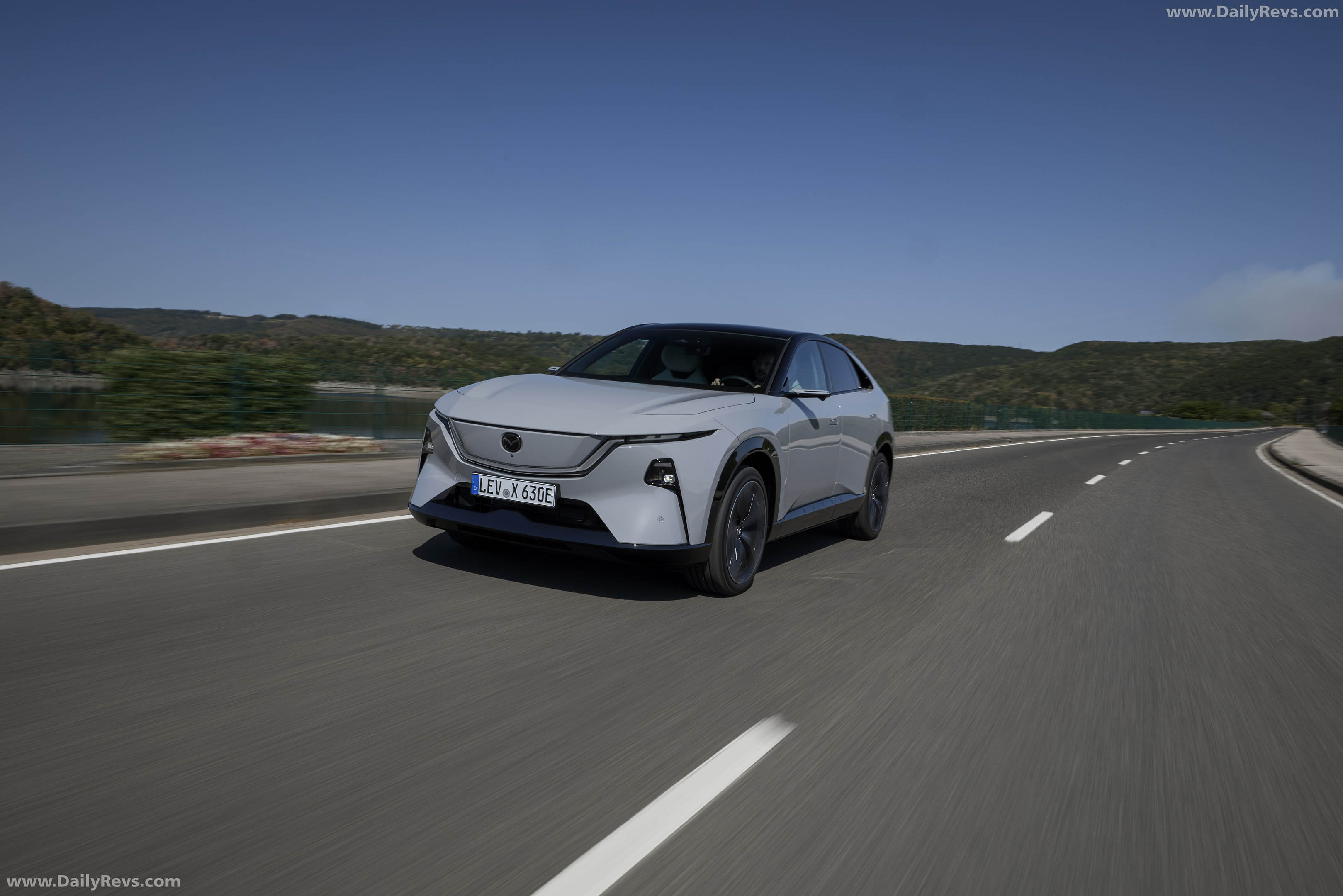 2027 Mazda CX-6e Aero Grey Front View