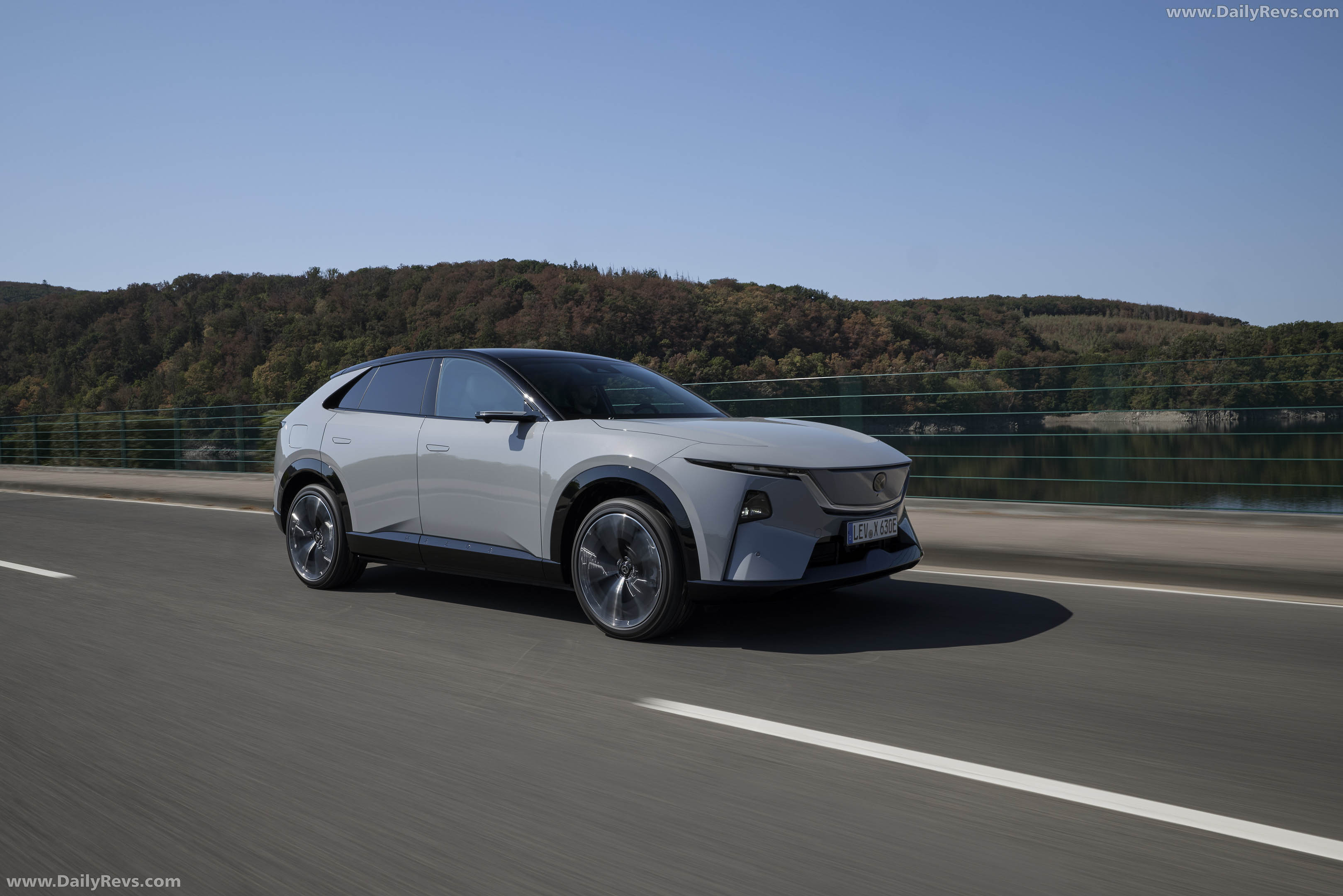 2027 Mazda CX-6e Aero Grey Front View