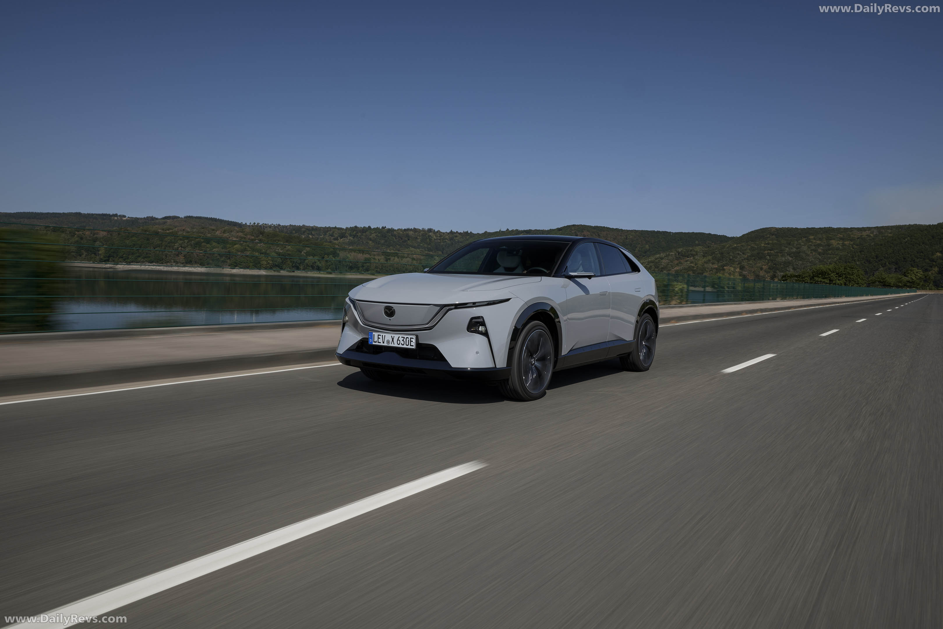 2027 Mazda CX-6e Aero Grey Front View