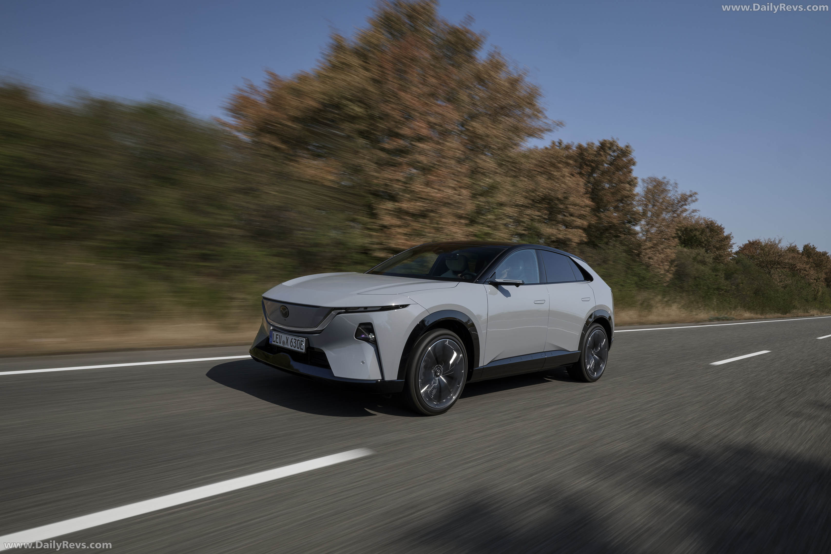 2027 Mazda CX-6e Aero Grey Front View