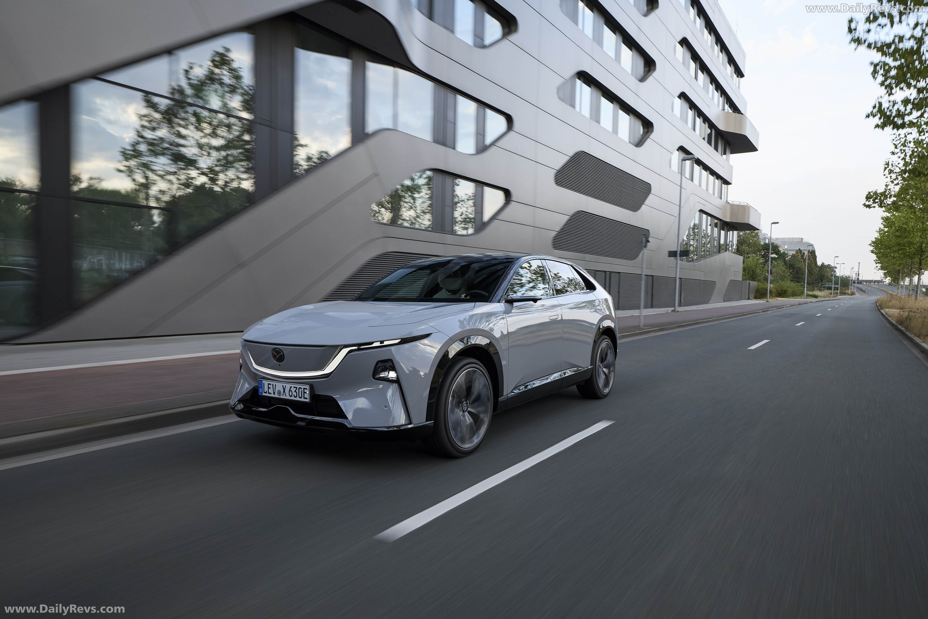 2027 Mazda CX-6e Aero Grey Front View