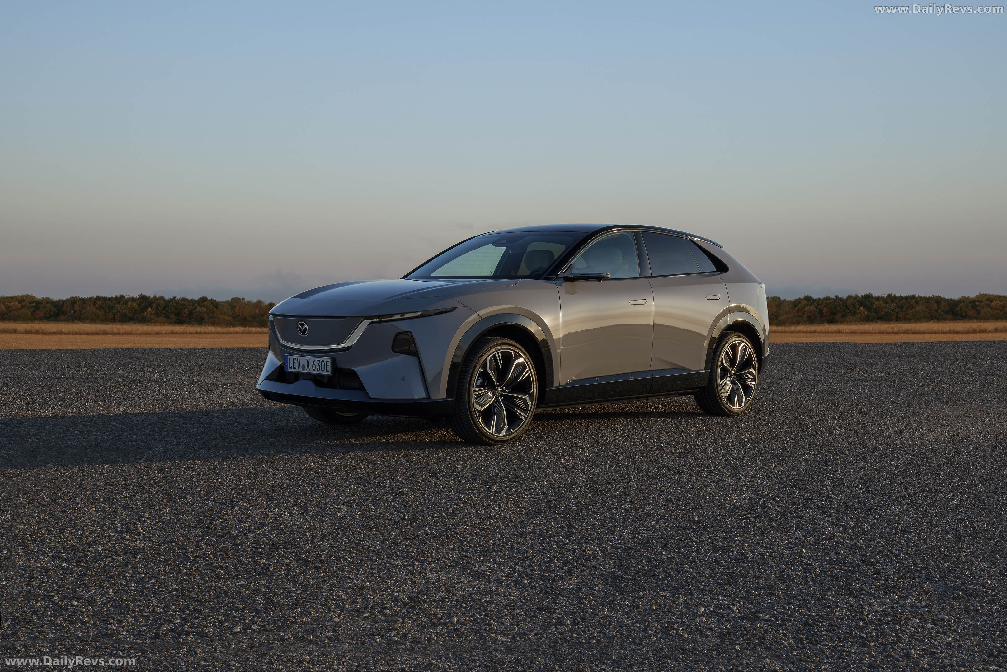2027 Mazda CX-6e Aero Grey Front View