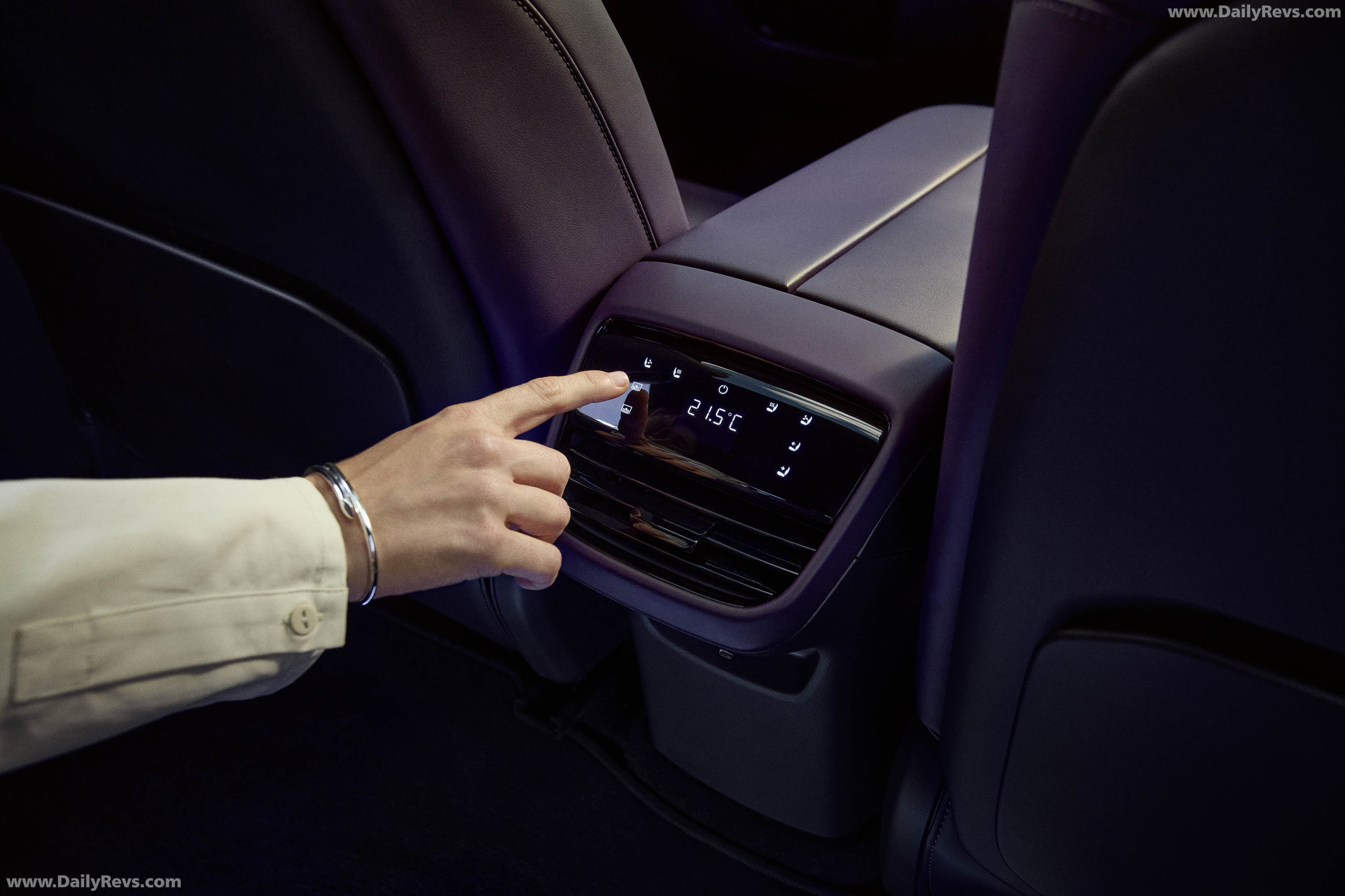 2027 Mazda CX-6e Nightfall Violet Interior