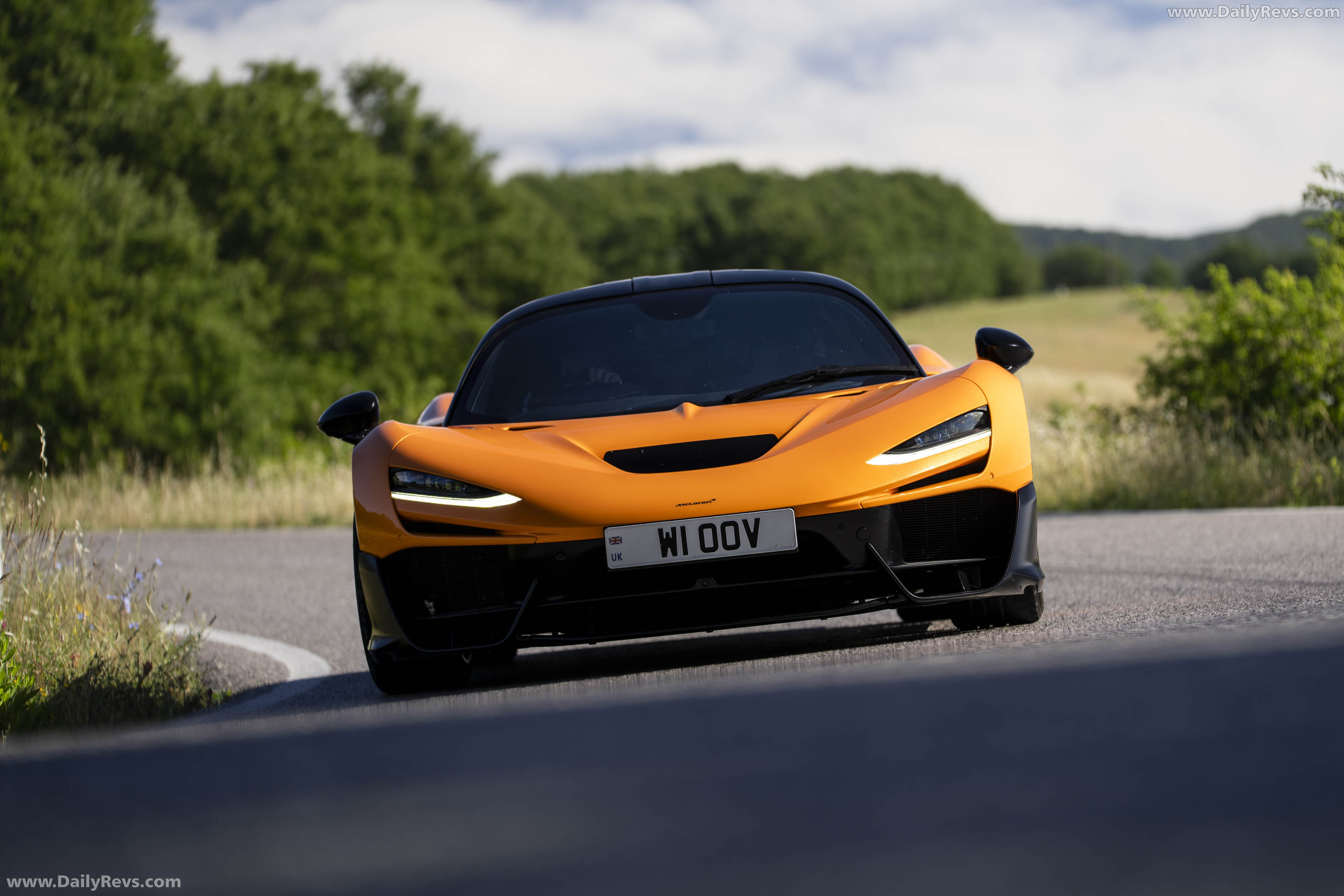 2025 McLaren W1 UK Version Front View