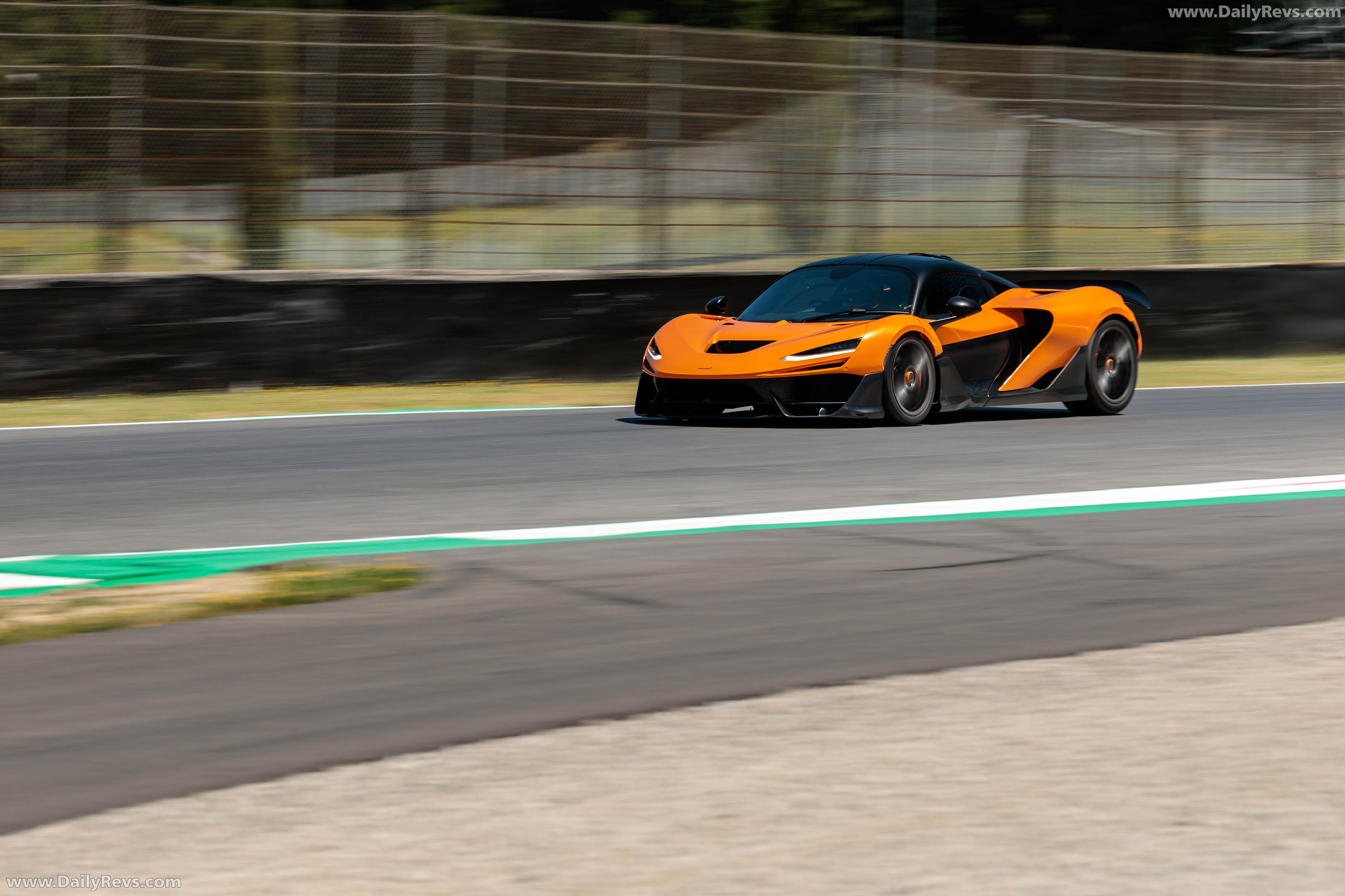 2025 McLaren W1 UK Version Front View