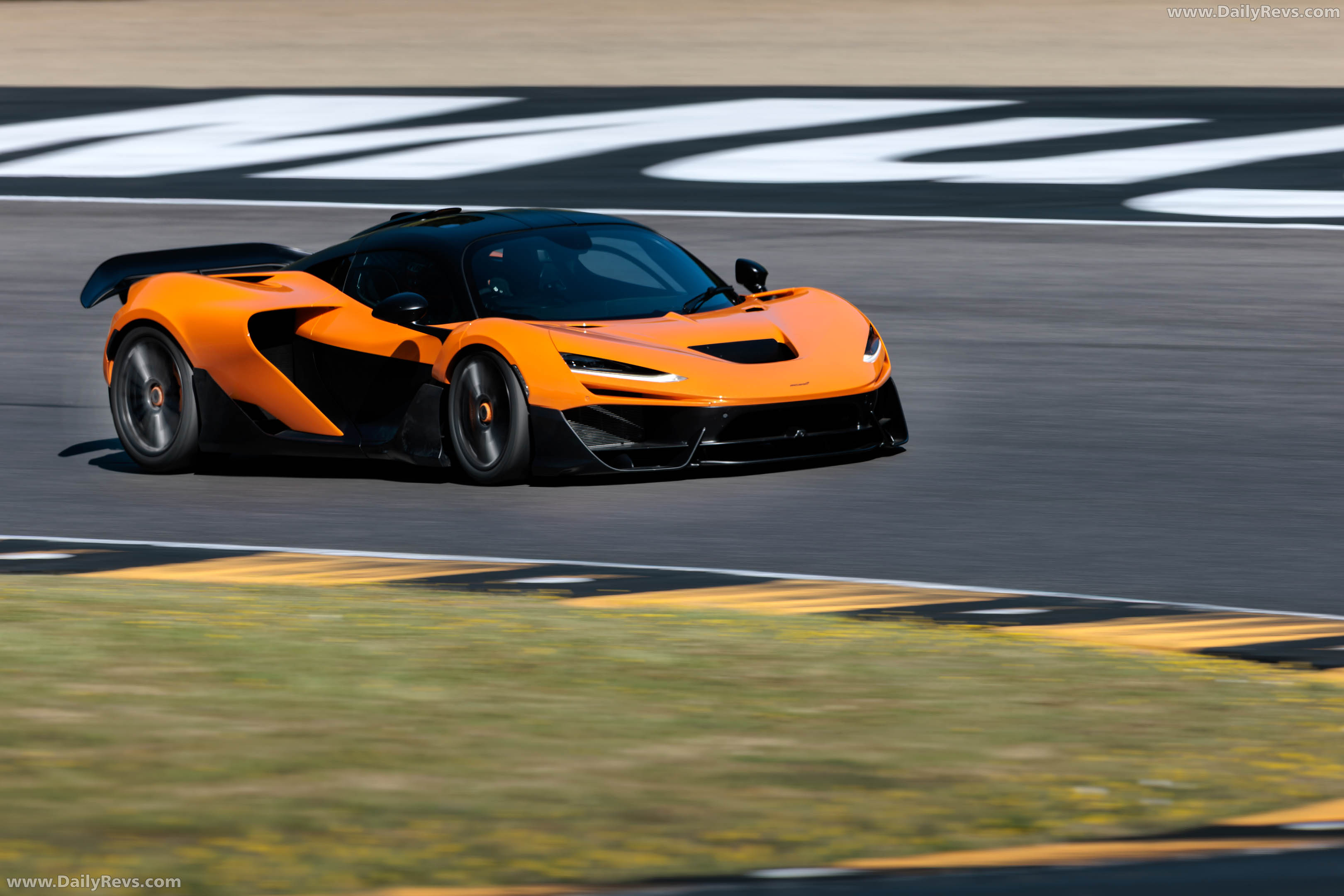 2025 McLaren W1 UK Version Front View