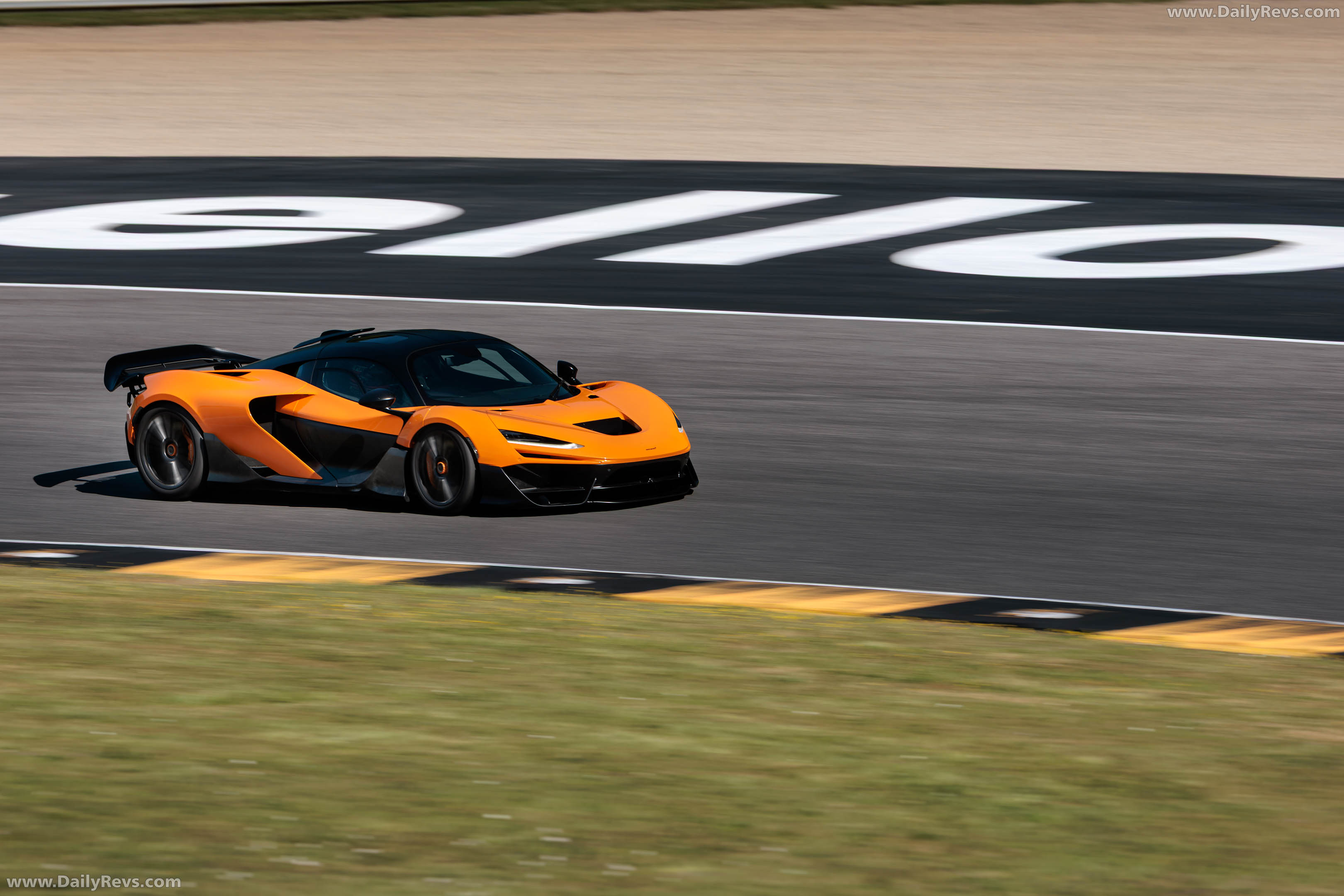 2025 McLaren W1 UK Version Front View
