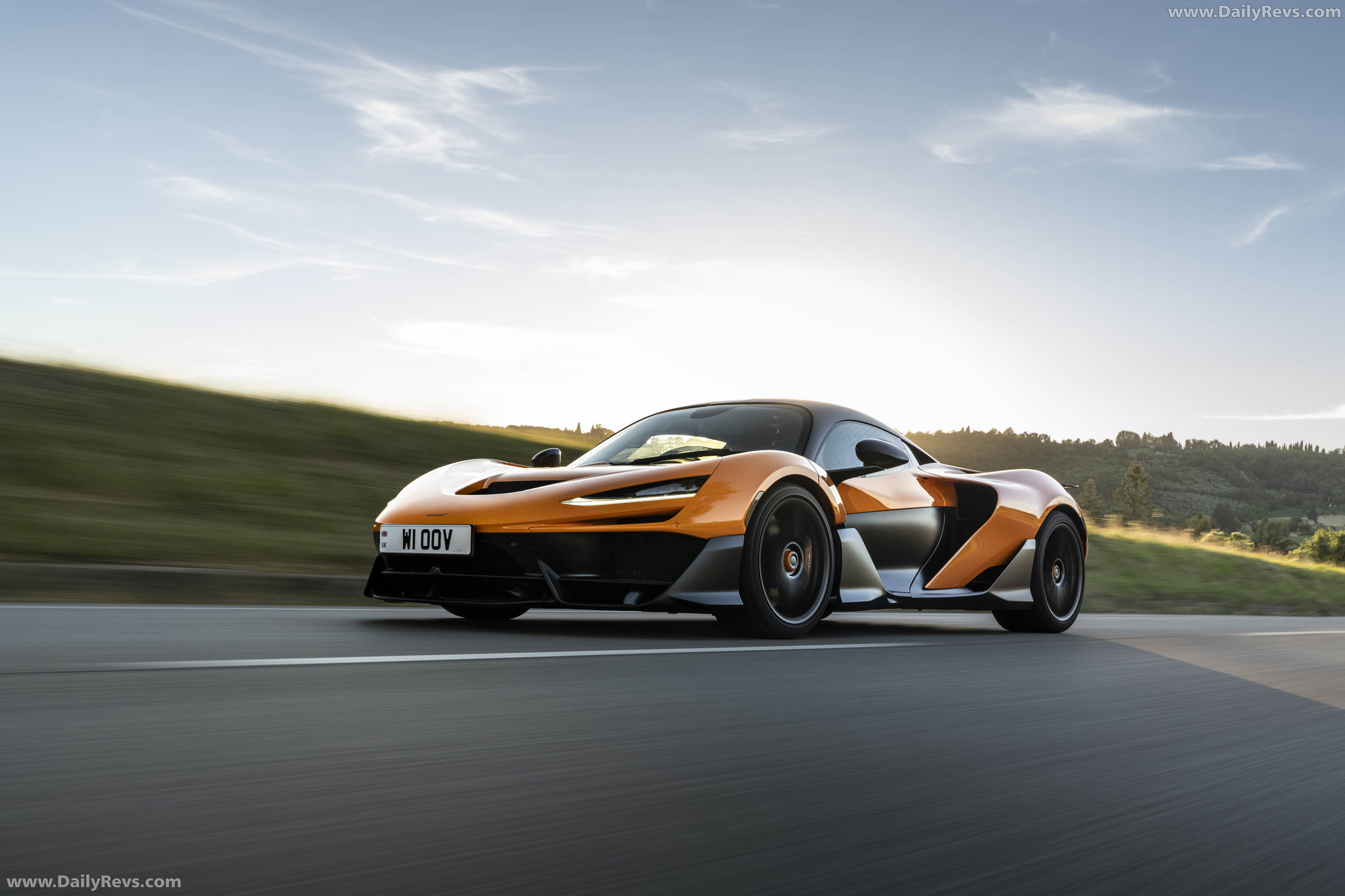 2025 McLaren W1 UK Version Front View