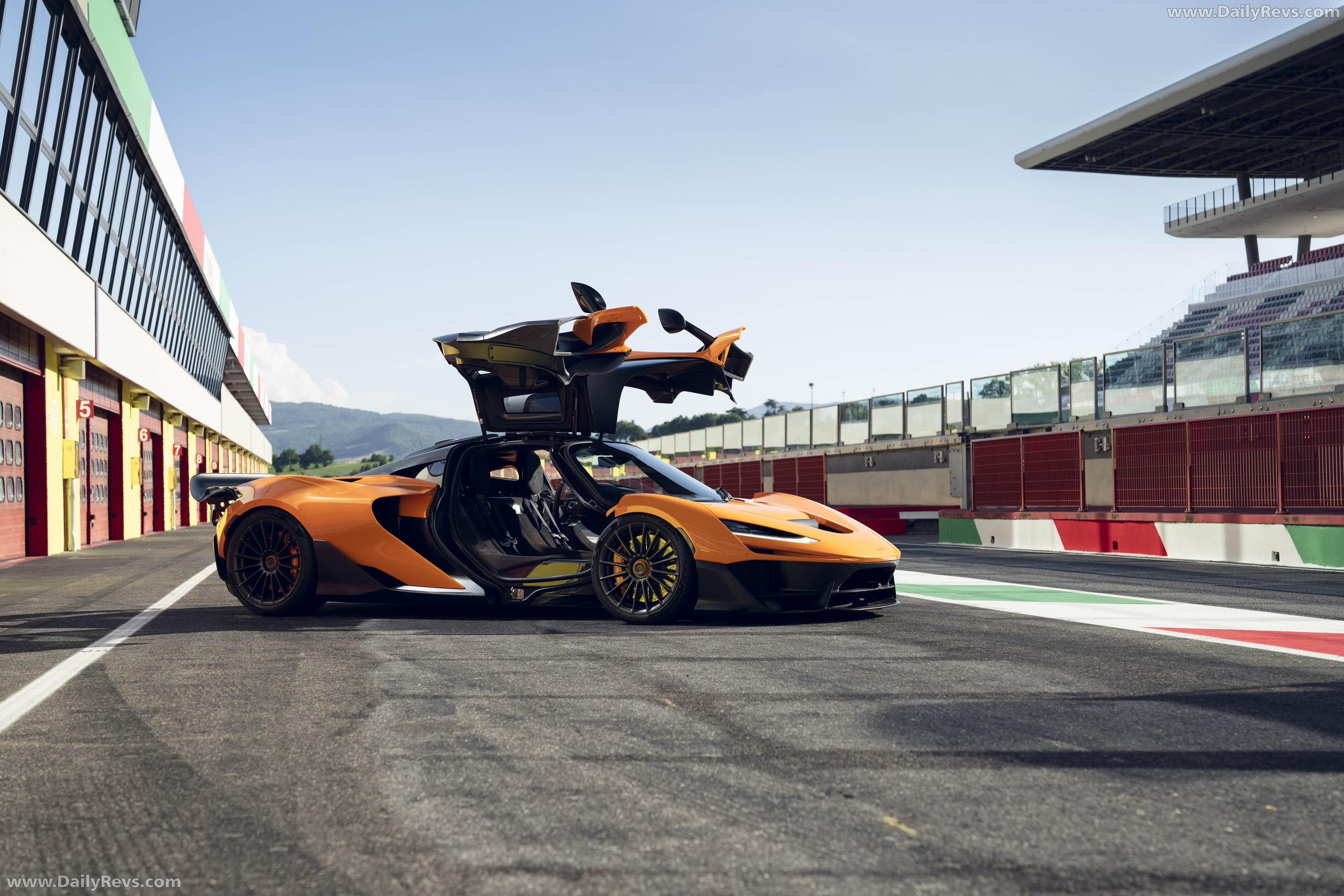 2025 McLaren W1 UK Version Front View
