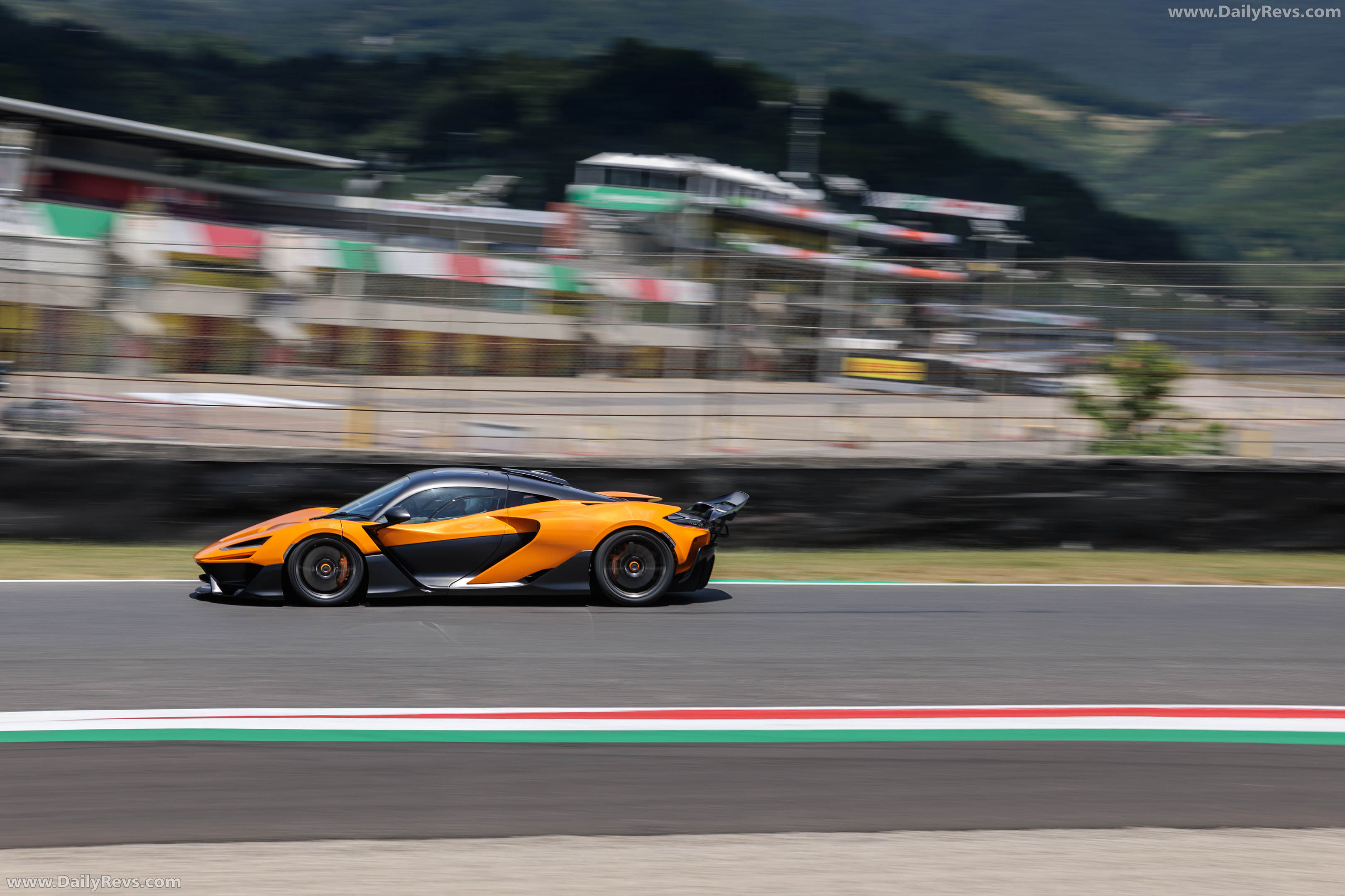 2025 McLaren W1 UK Version Side View