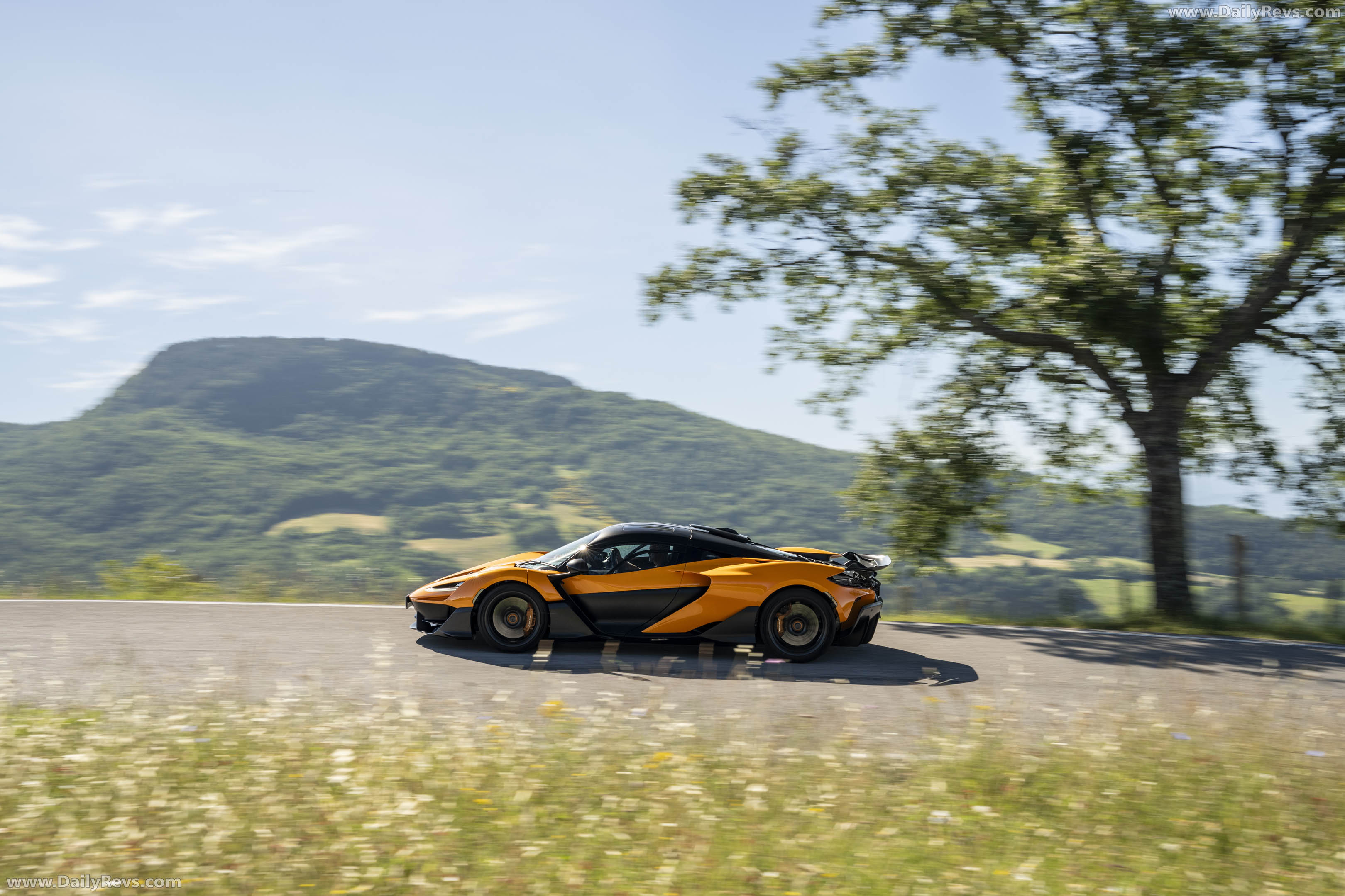 2025 McLaren W1 UK Version Side View