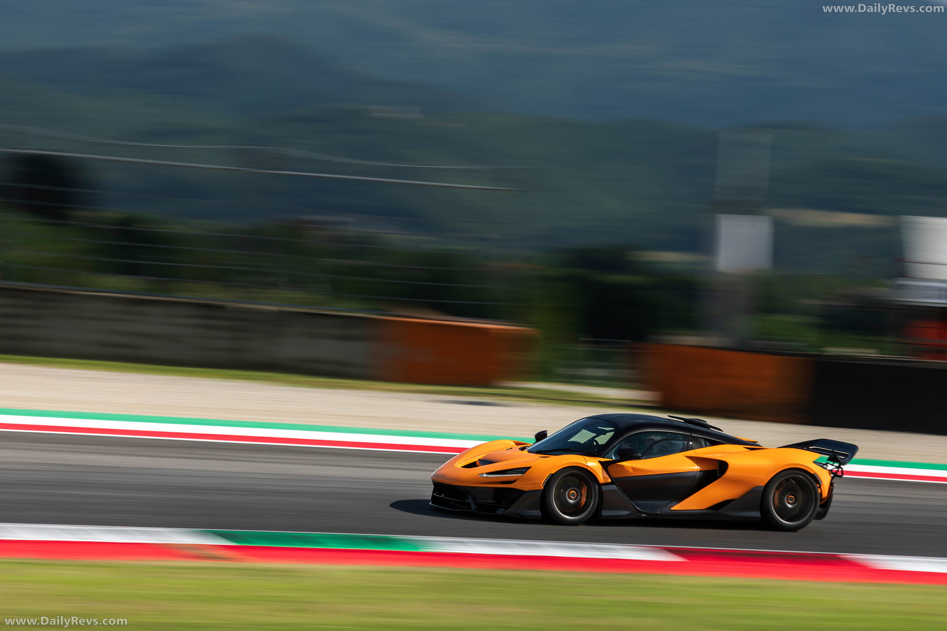 2025 McLaren W1 UK Version Side View