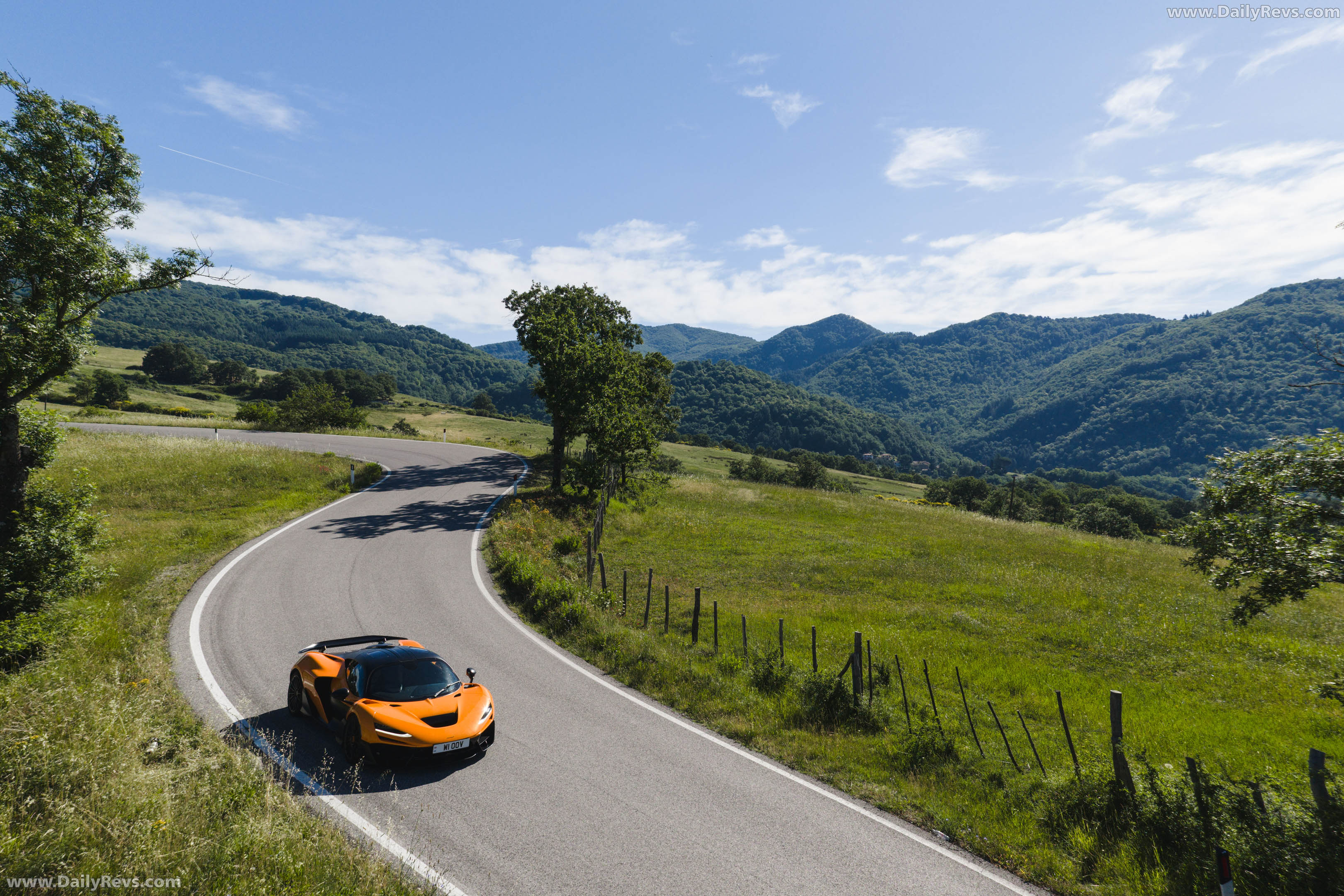 2025 McLaren W1 UK Version Top View