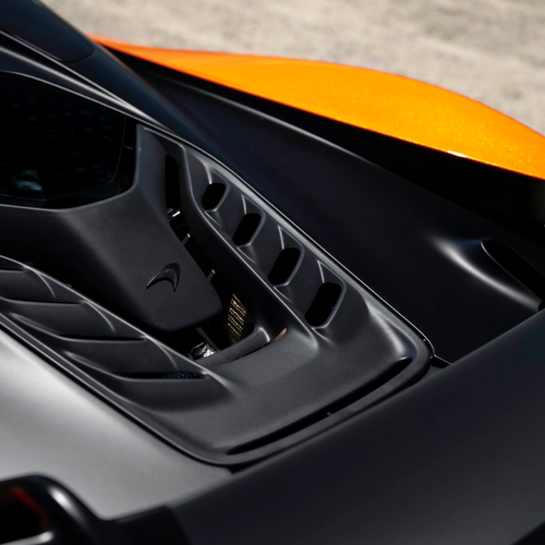 2025 McLaren W1 UK Version Engine